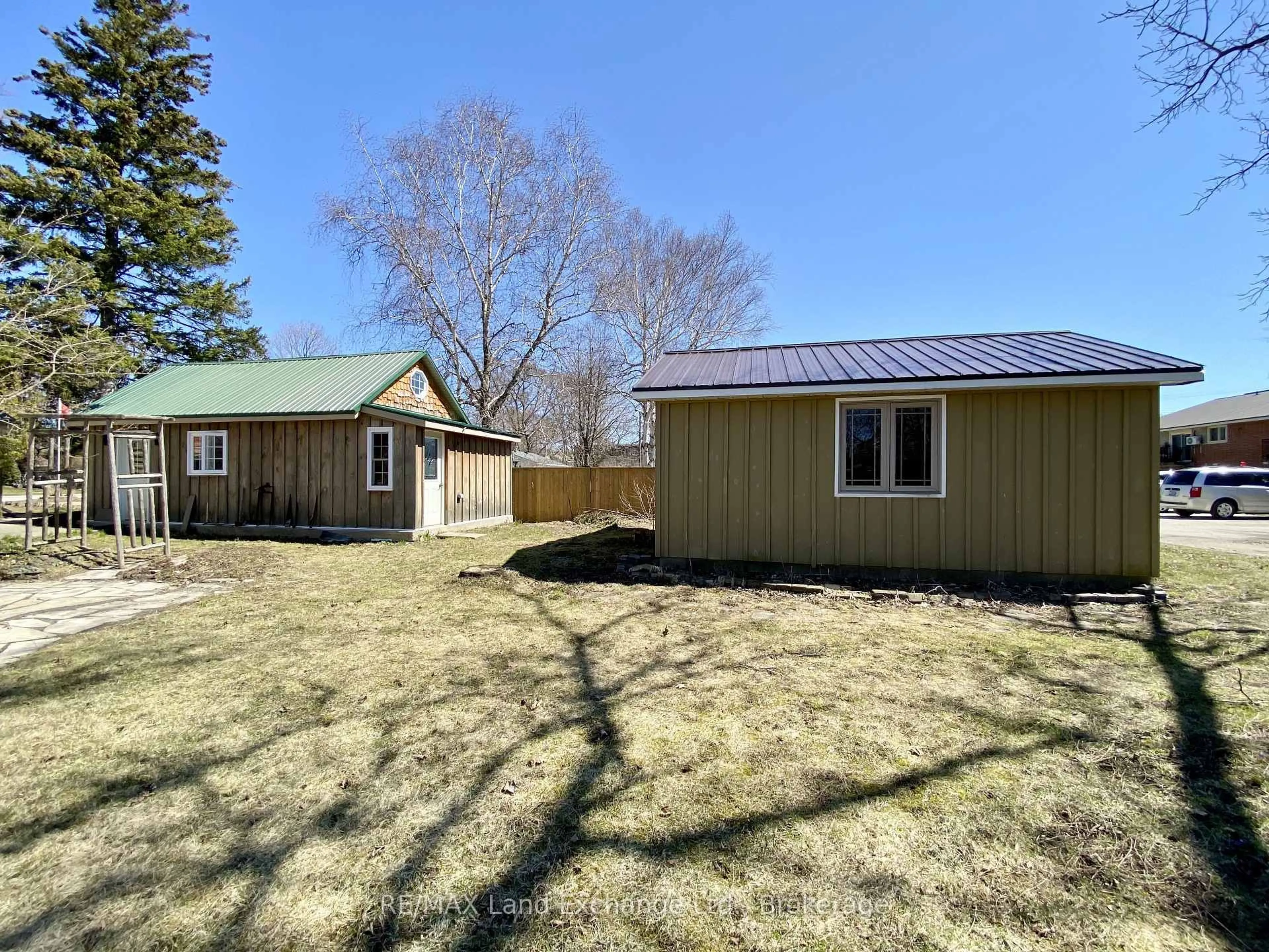 A pic from outside/outdoor area/front of a property/back of a property/a pic from drone, street for 656 Market St, Saugeen Shores Ontario N0H 2C0