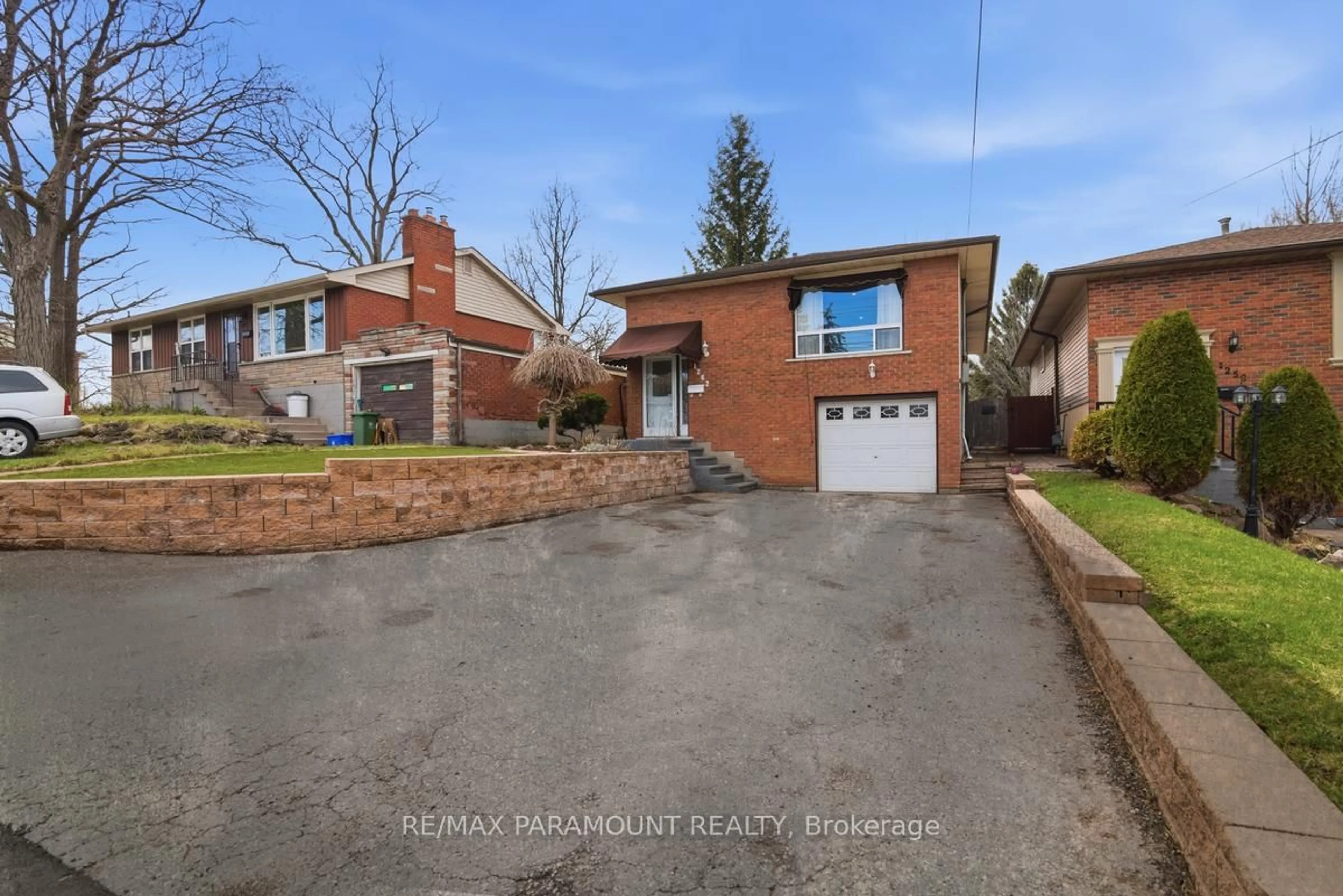 A pic from outside/outdoor area/front of a property/back of a property/a pic from drone, street for 1262 Upper Gage Ave, Hamilton Ontario L8W 1E4