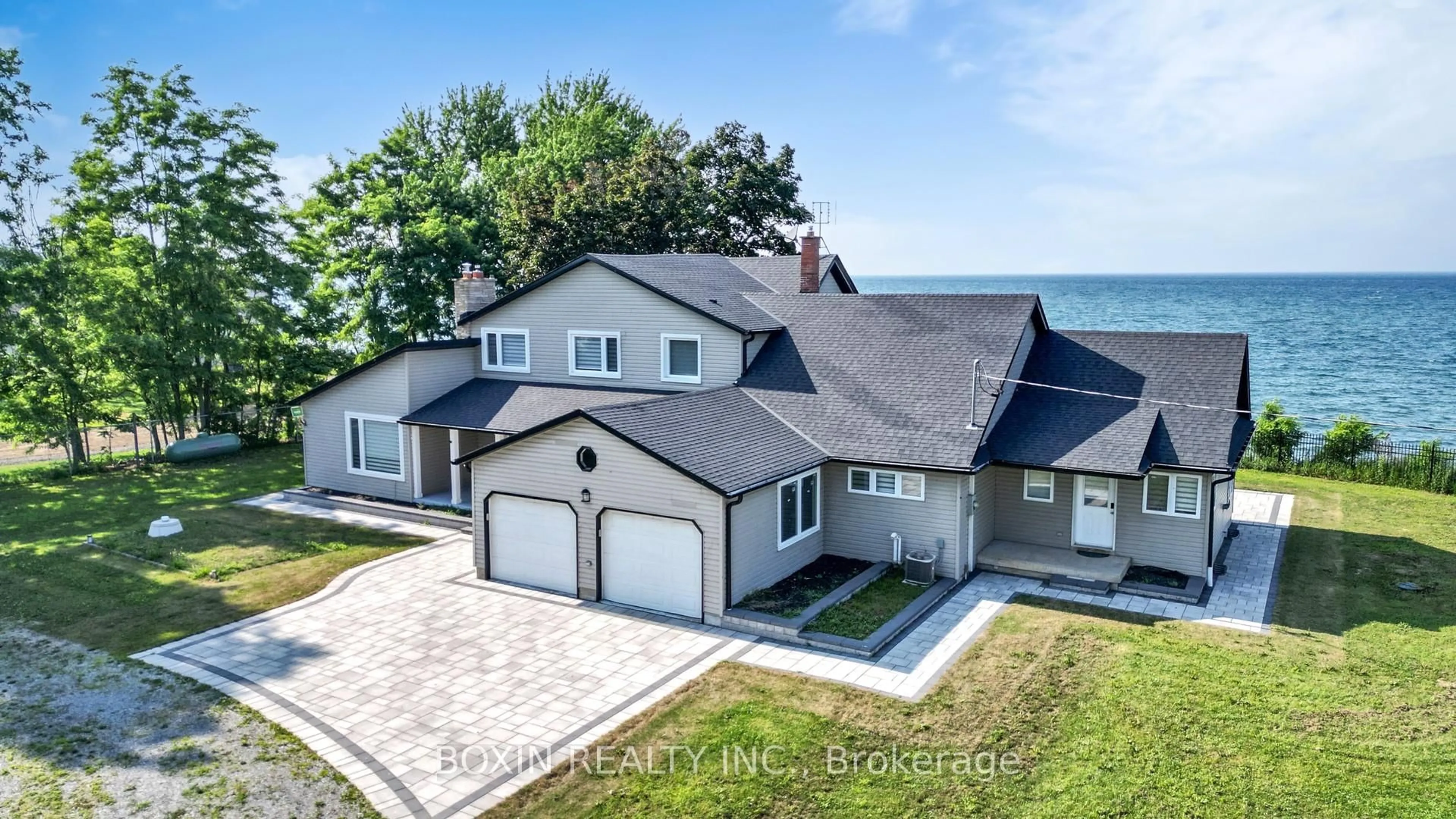 A pic from outside/outdoor area/front of a property/back of a property/a pic from drone, water/lake/river/ocean view for 4845 North Service Rd, Lincoln Ontario L0R 1B0