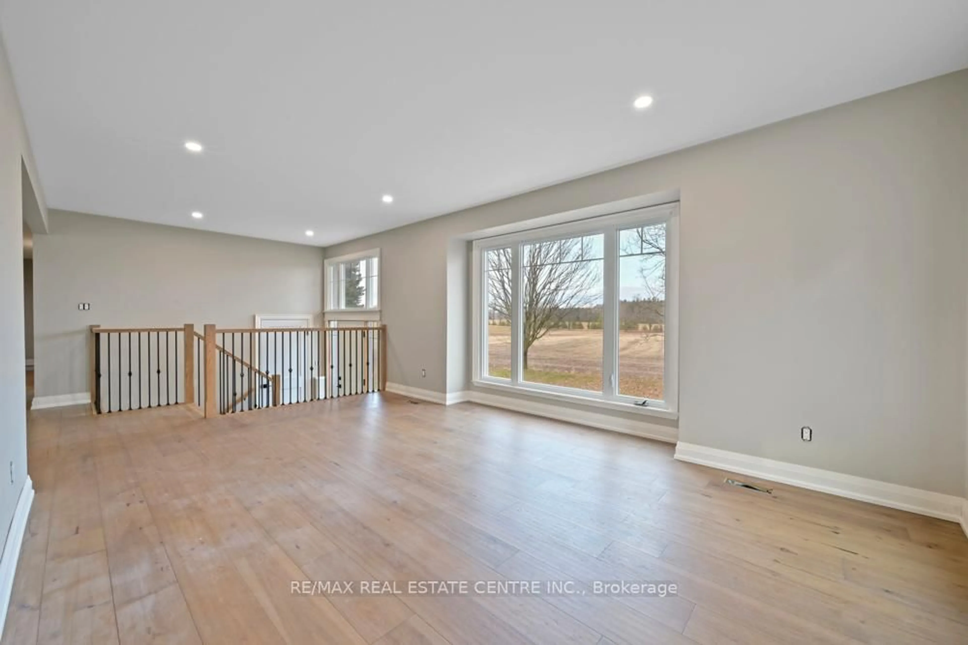 Indoor entryway for 714394 1st Line EHS, Mono Ontario L9W 5T6
