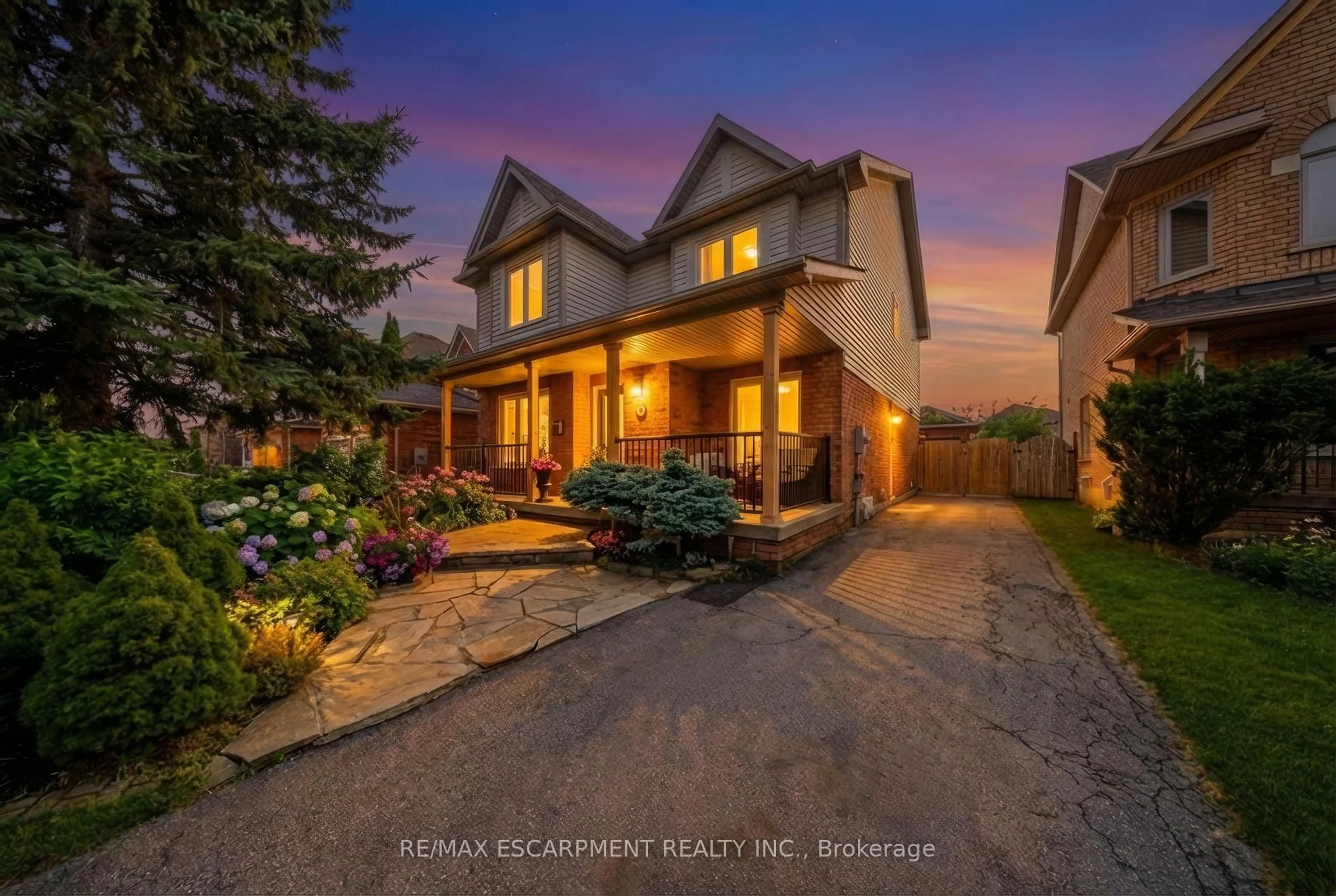 A pic from outside/outdoor area/front of a property/back of a property/a pic from drone, street for 66 Segwun Rd, Hamilton Ontario L0R 2H6