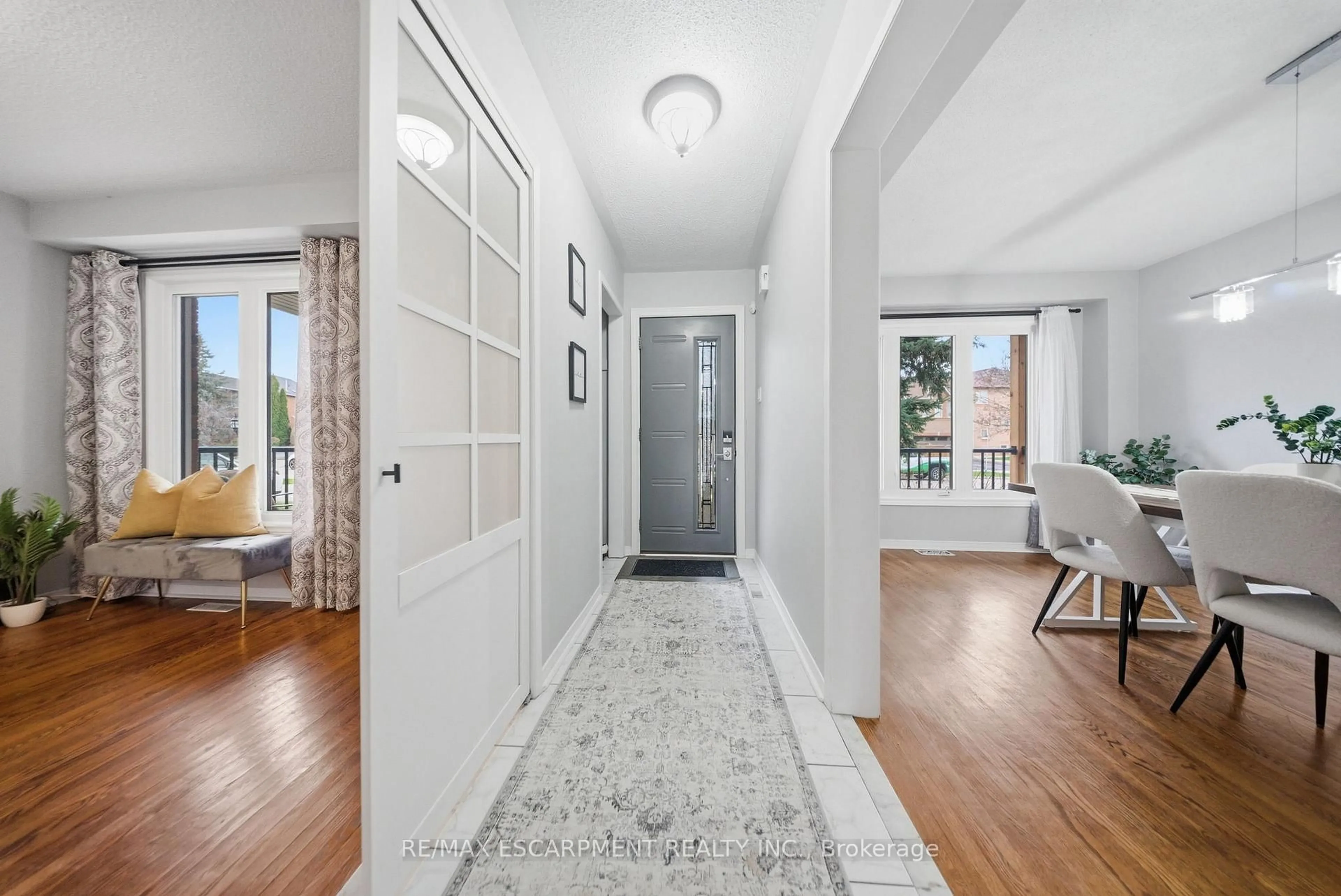 Indoor entryway for 66 Segwun Rd, Hamilton Ontario L0R 2H6