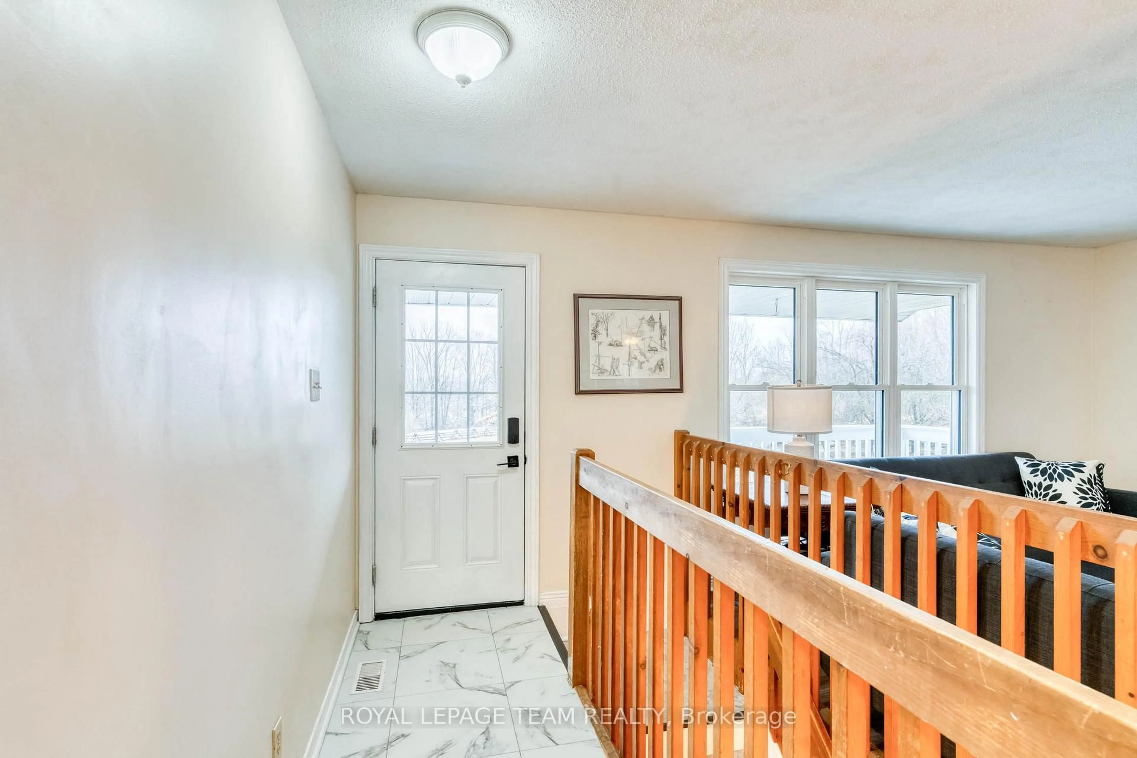 Indoor entryway for 1255 Old Perth Rd, Almonte Ontario K0A 1A0