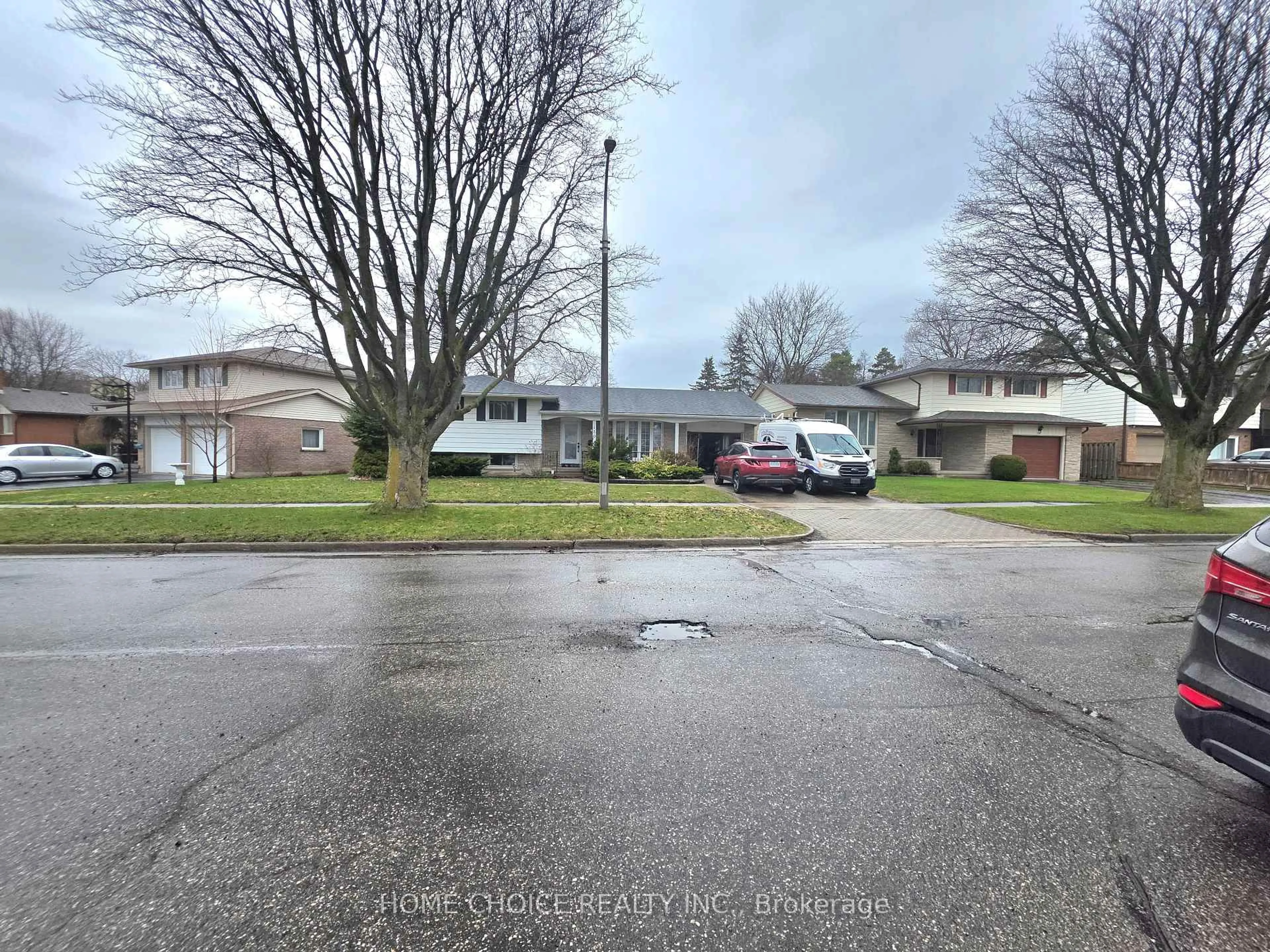A pic from outside/outdoor area/front of a property/back of a property/a pic from drone, street for 130 Champlain Cres, Kitchener Ontario N2B 2Y6