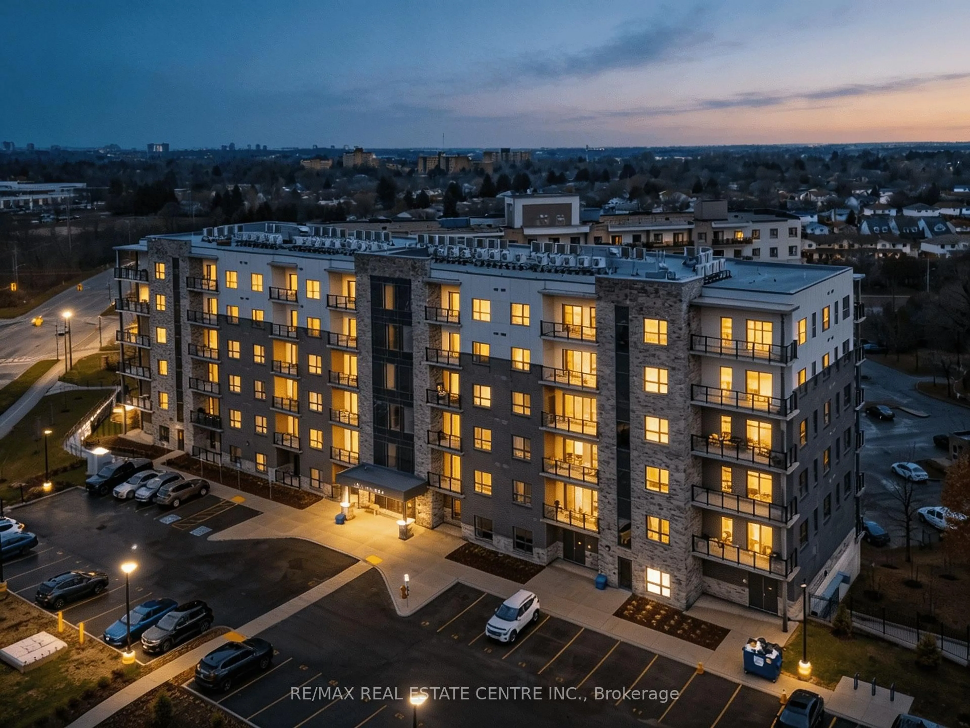 A pic from outside/outdoor area/front of a property/back of a property/a pic from drone, unknown for 1000 Lackner Pl, Kitchener Ontario N2A 0L4