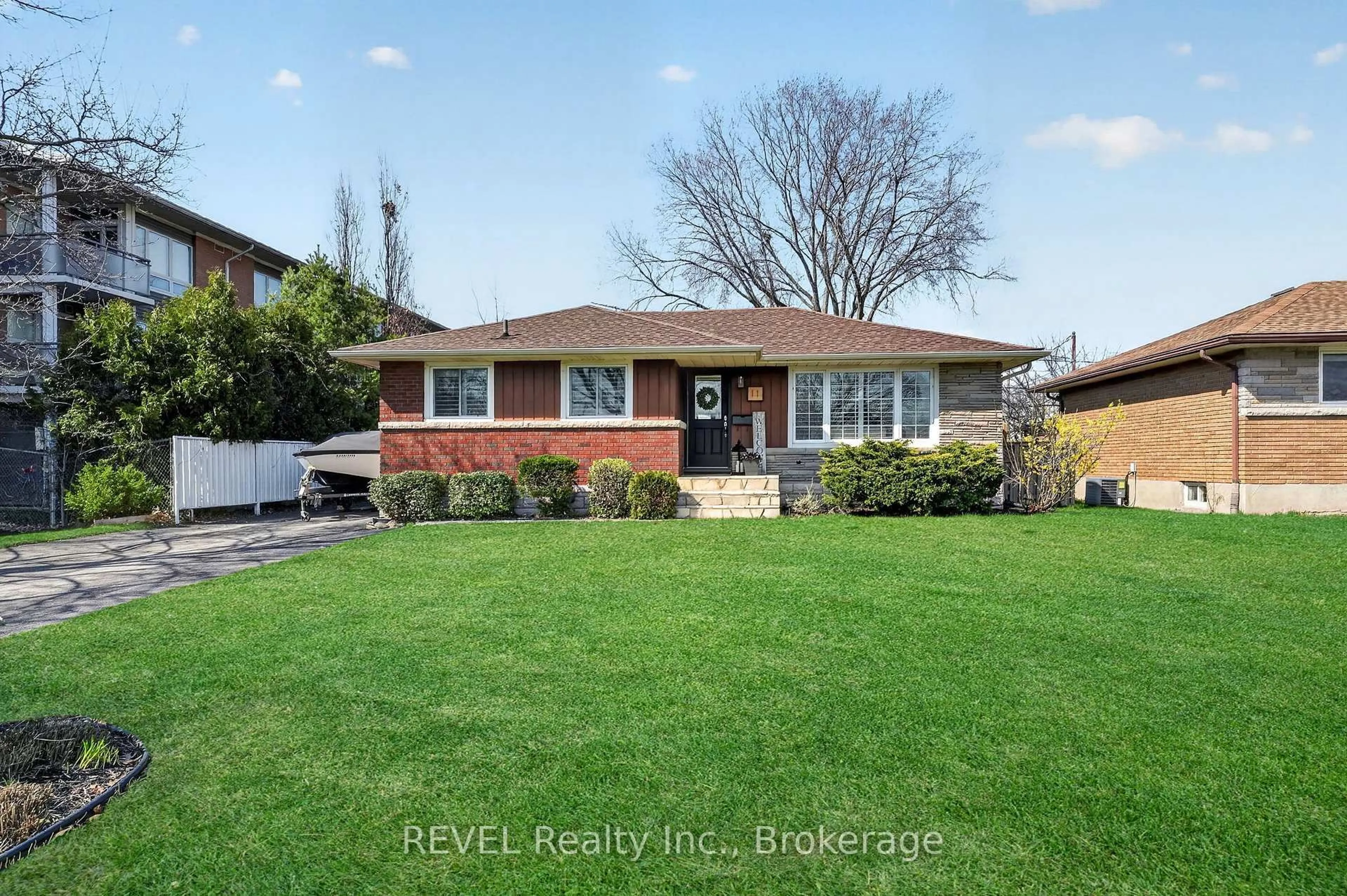 Home with brick exterior material, street for 11 Tamarack St, Welland Ontario L3C 4X6