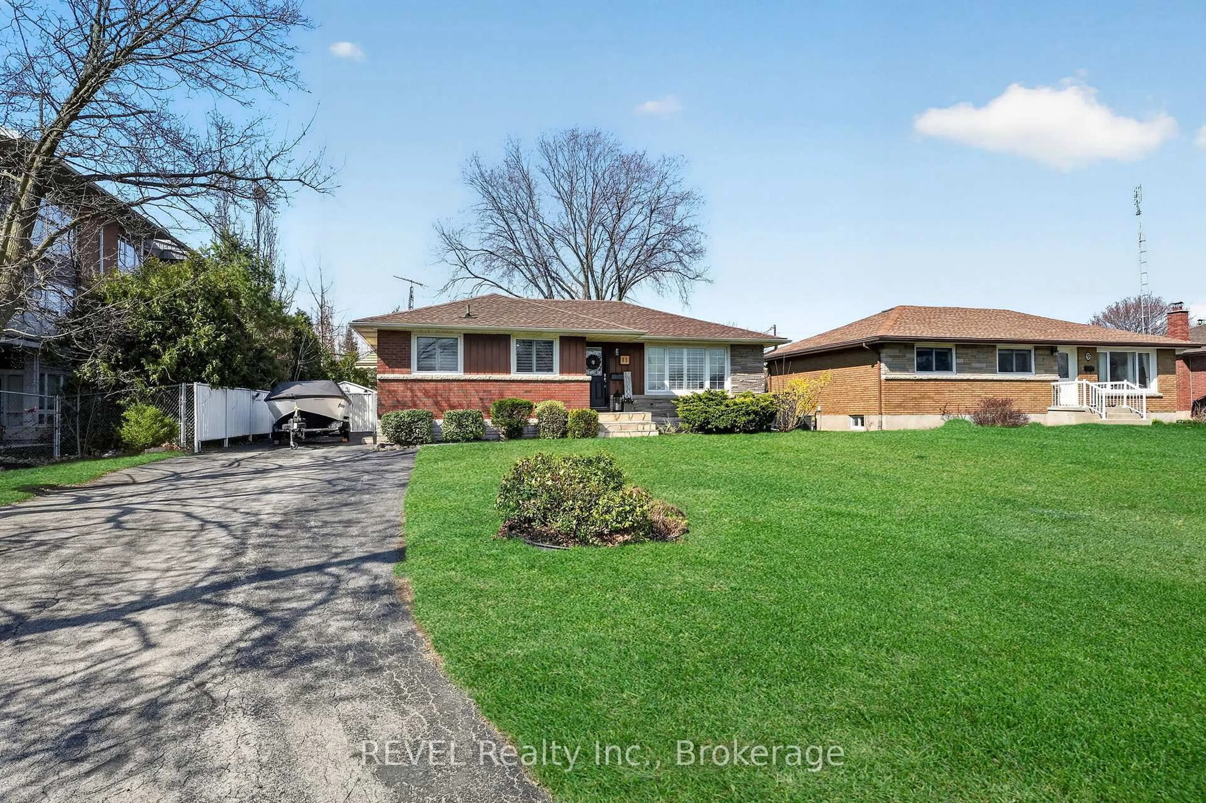 Home with brick exterior material, street for 11 Tamarack St, Welland Ontario L3C 4X6