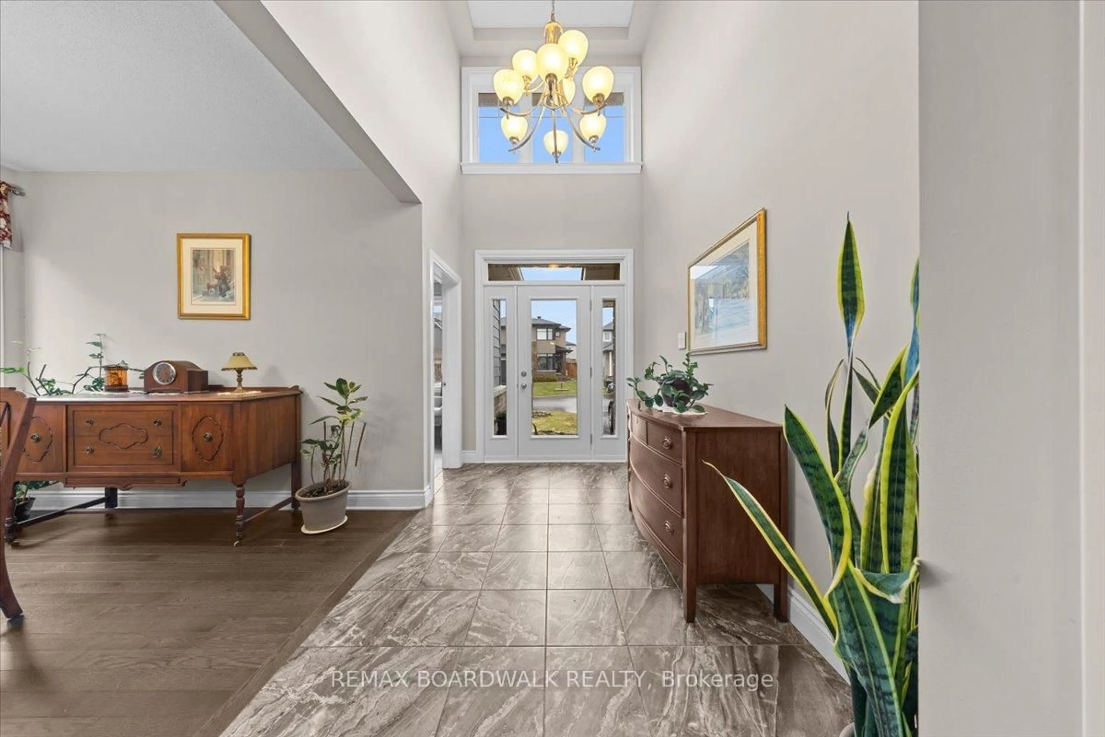 Indoor entryway for 279 Sceptre Way, Ottawa Ontario K2V 0C6