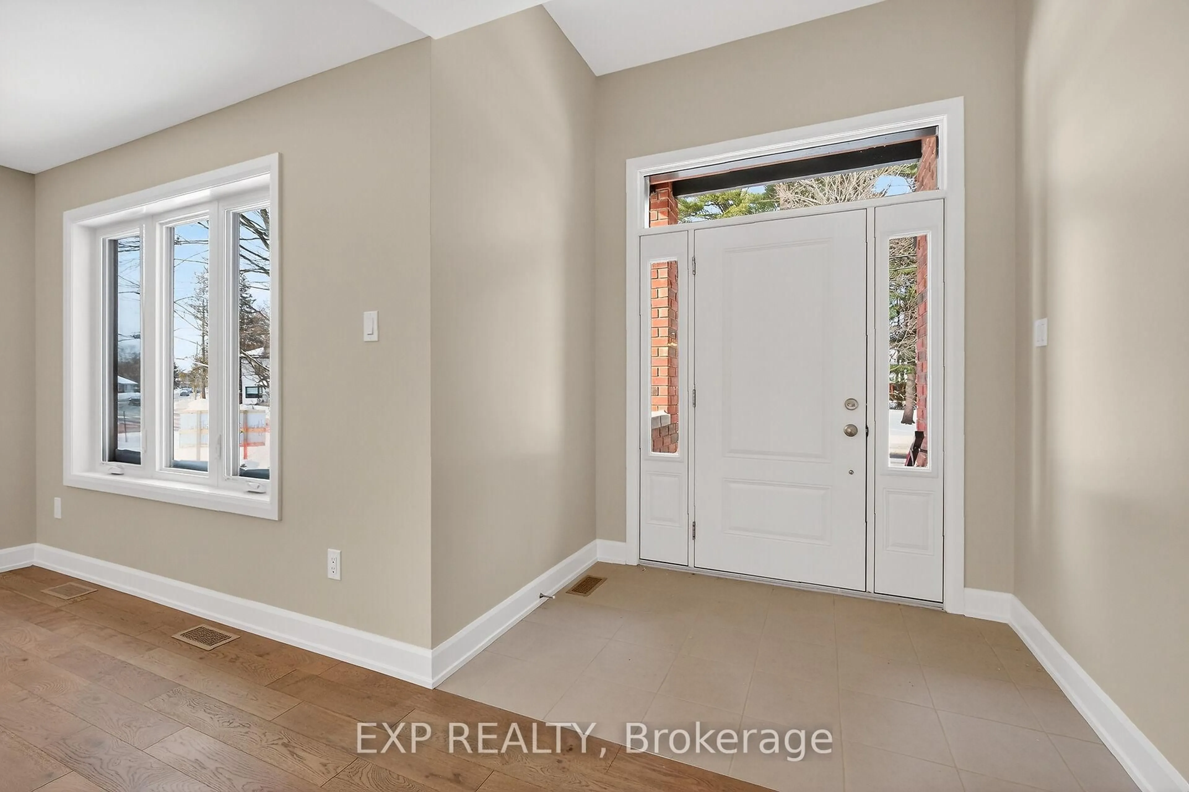 Indoor entryway for 53 Craig St, Russell Ontario K4R 1A6