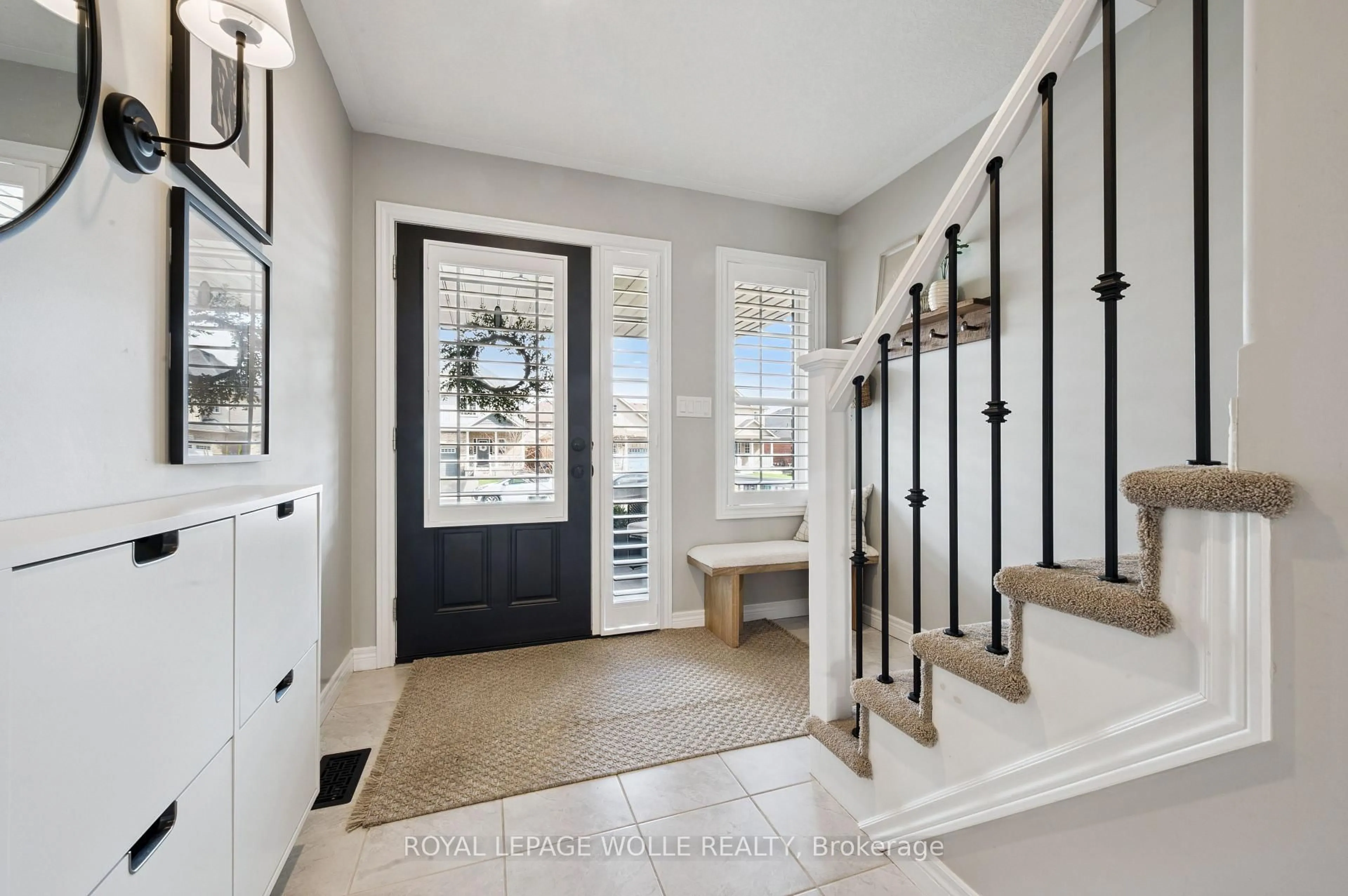 Indoor entryway for 346 Finoro Cres, Woolwich Ontario N3B 1N3