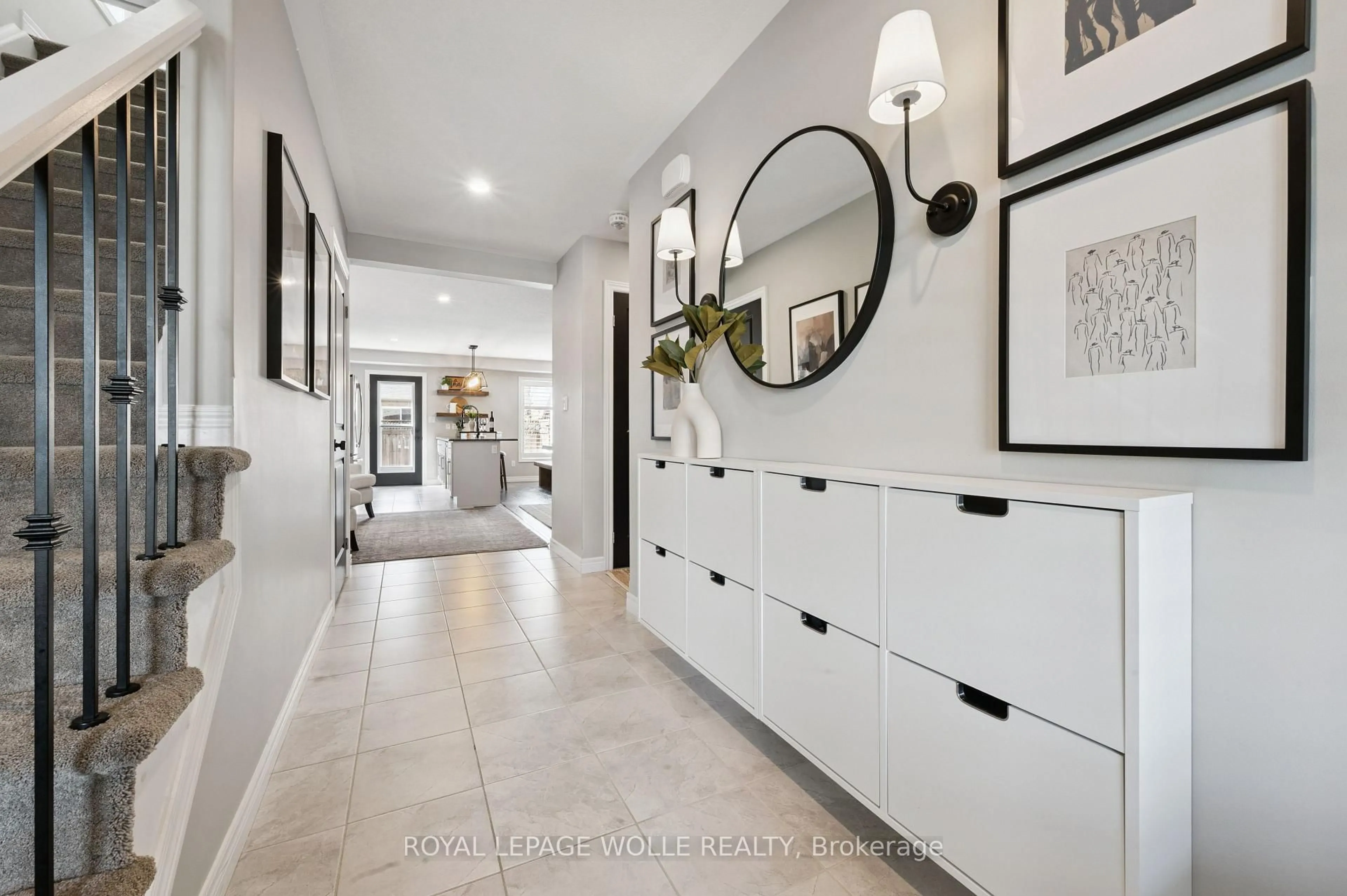 Indoor entryway for 346 Finoro Cres, Woolwich Ontario N3B 1N3