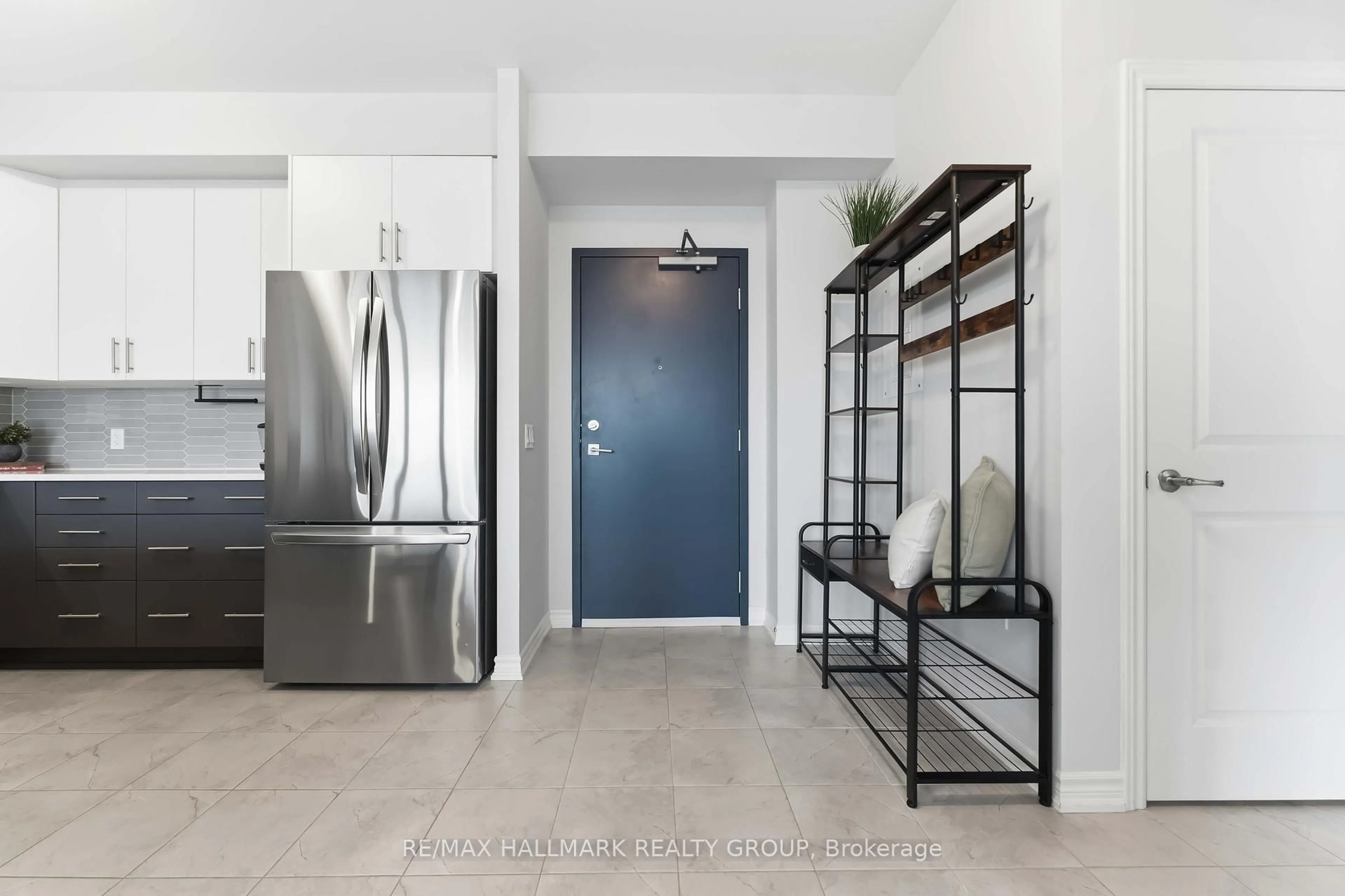 Indoor entryway for 397 Codds Rd #602, Ottawa Ontario K1K 5C7