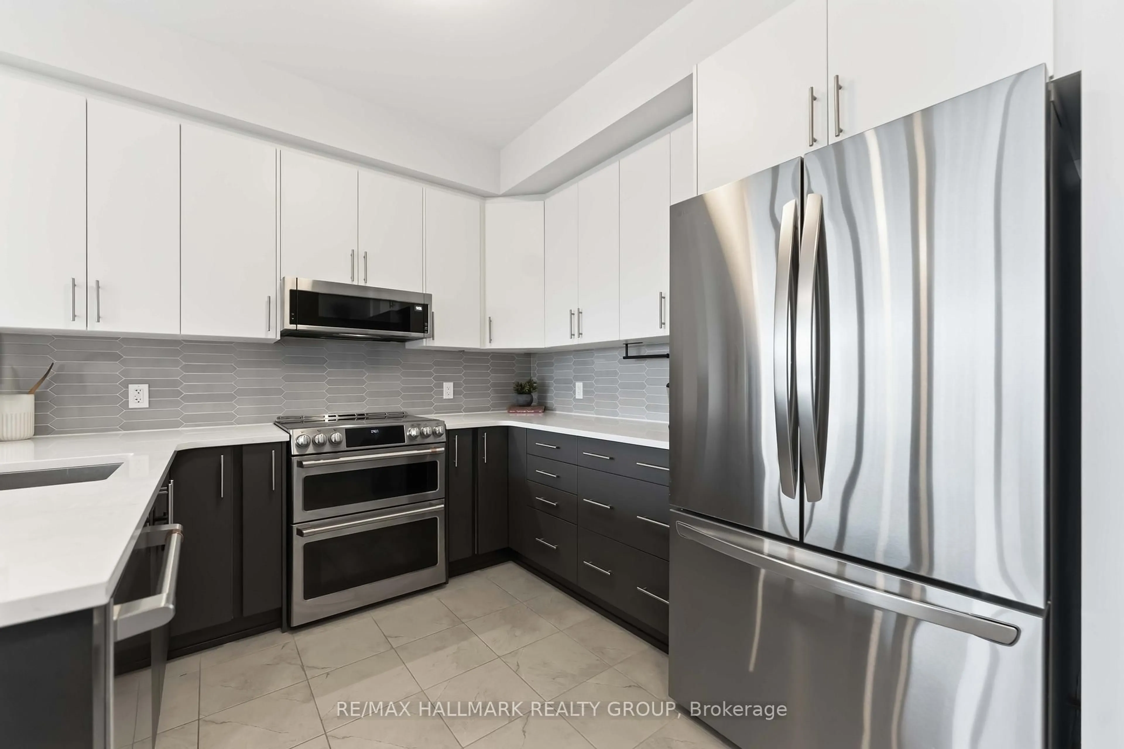Standard kitchen, ceramic/tile floor for 397 Codds Rd #602, Ottawa Ontario K1K 5C7