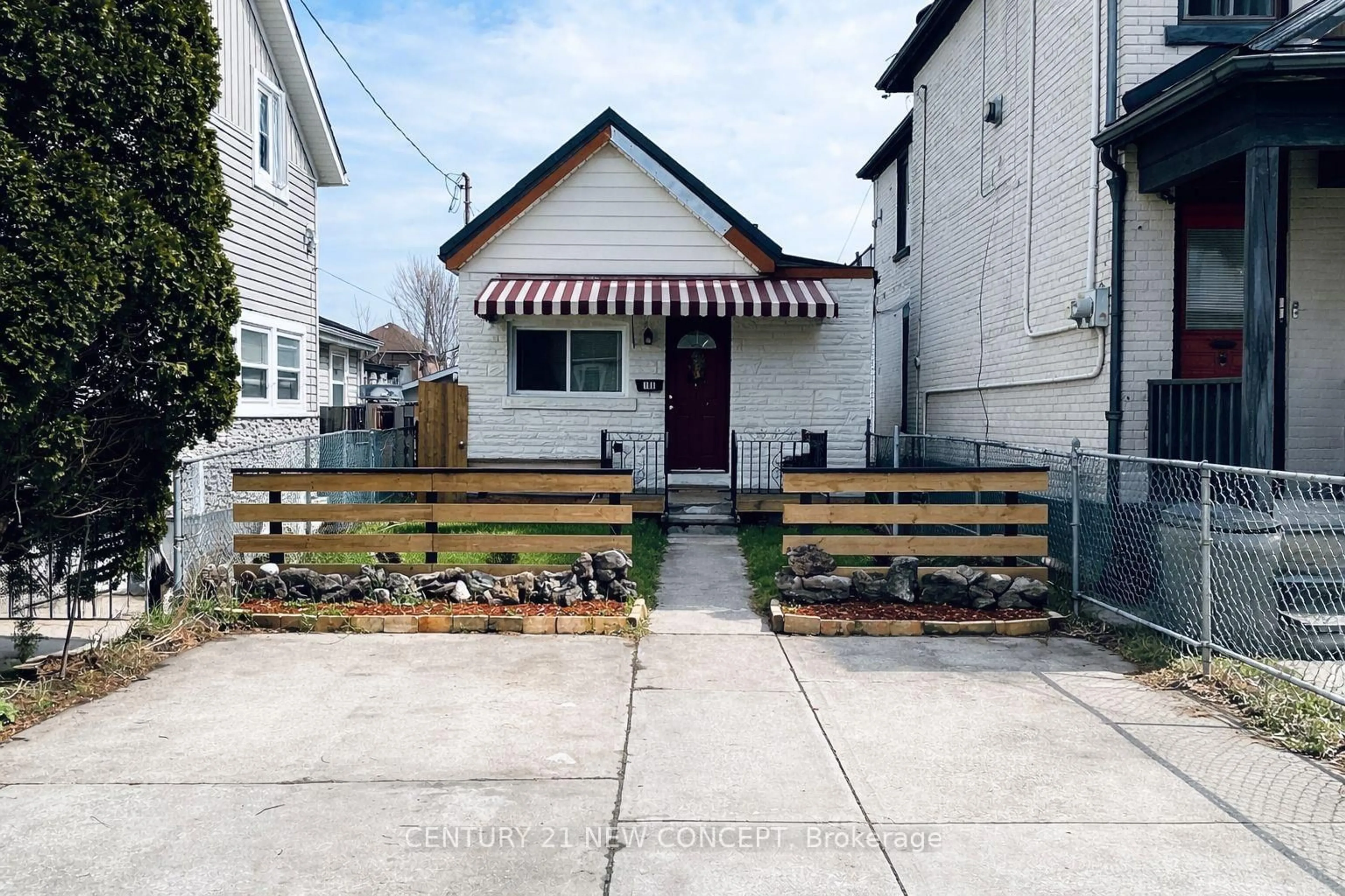 Patio, street for 106 Emerald St, Hamilton Ontario L8L 5K4