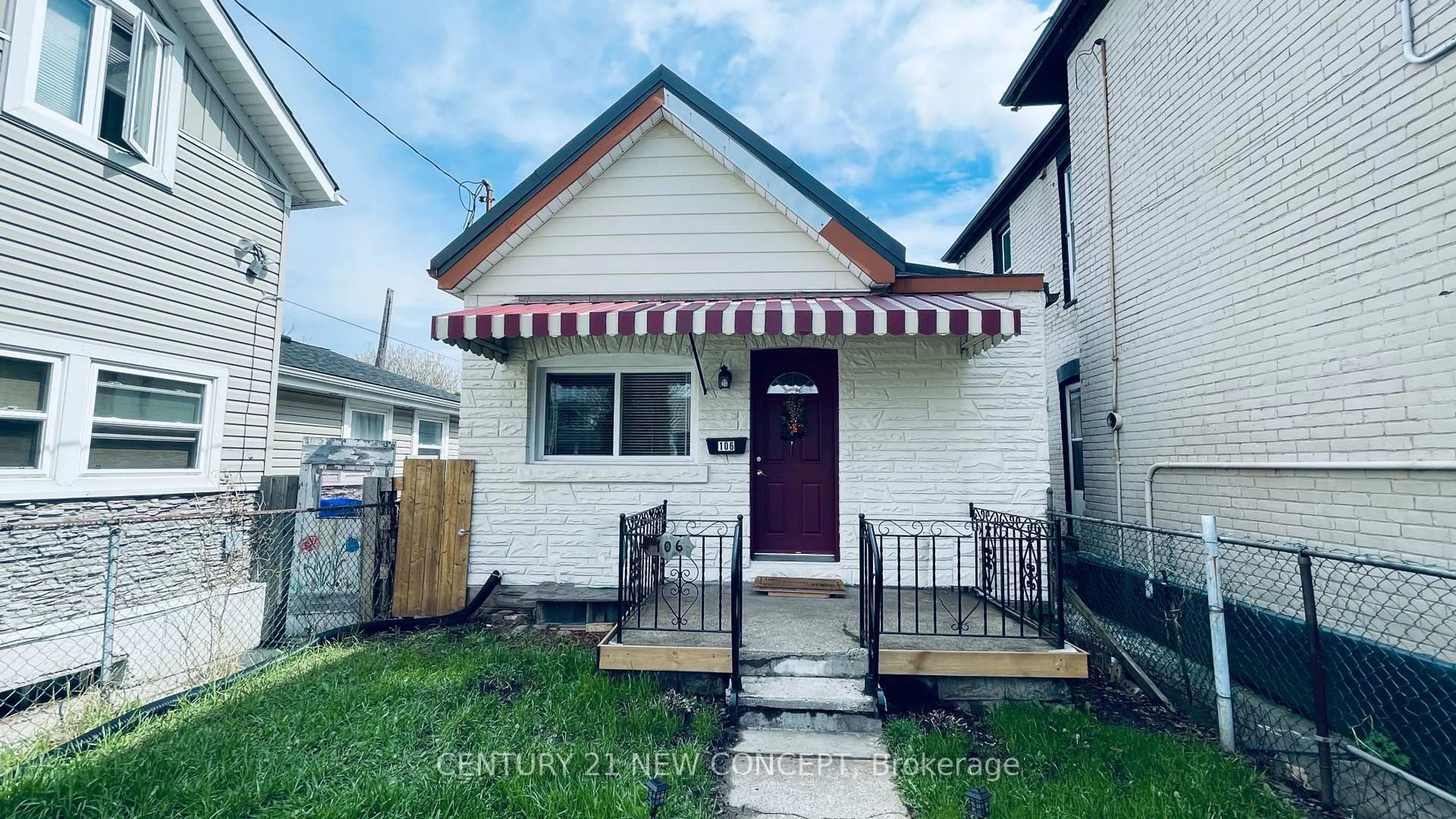 Home with vinyl exterior material, street for 106 Emerald St, Hamilton Ontario L8L 5K4