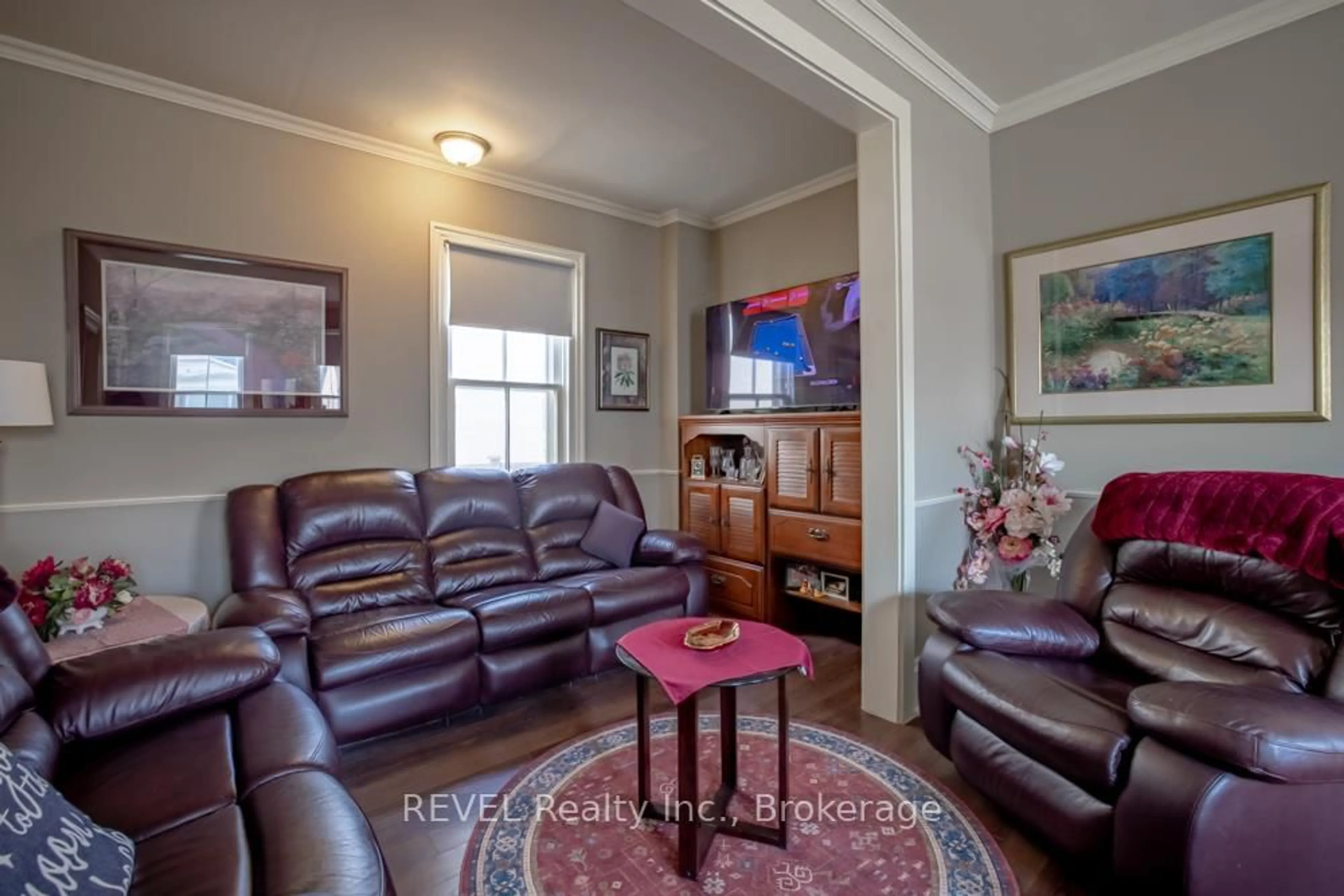 Living room with furniture, unknown for 10 Wiley St, St. Catharines Ontario L2R 4E5