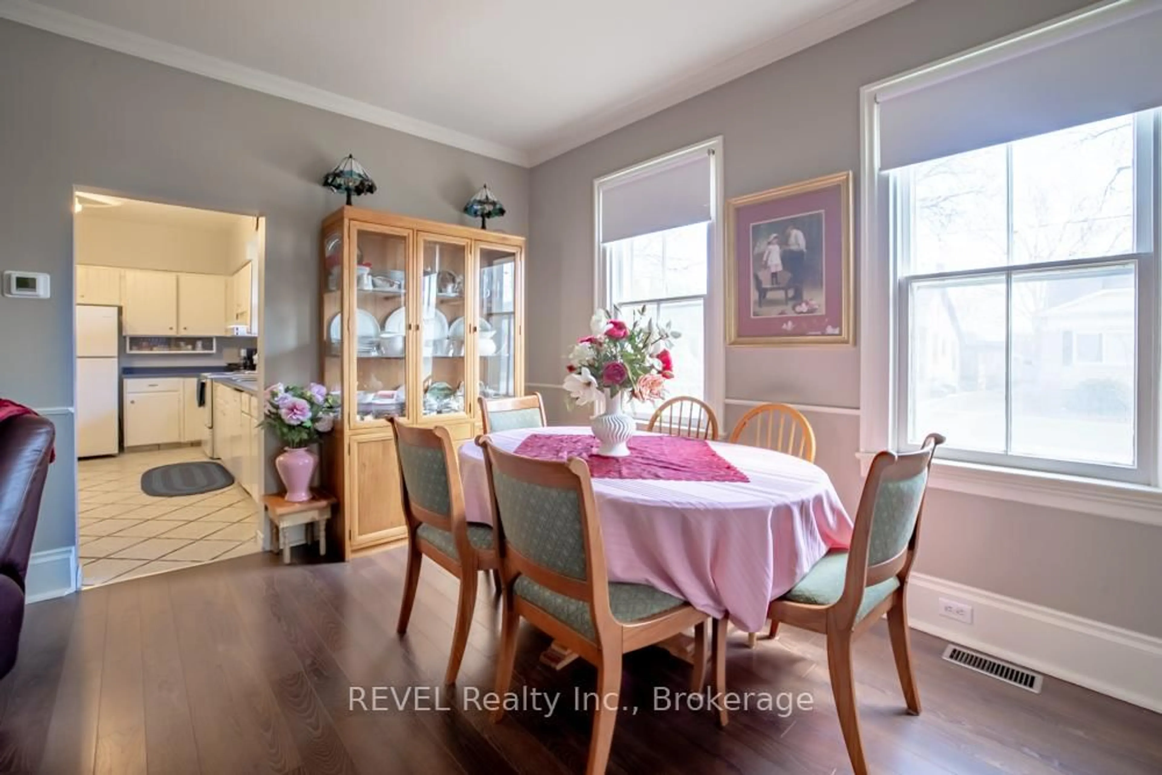 Dining room, unknown for 10 Wiley St, St. Catharines Ontario L2R 4E5