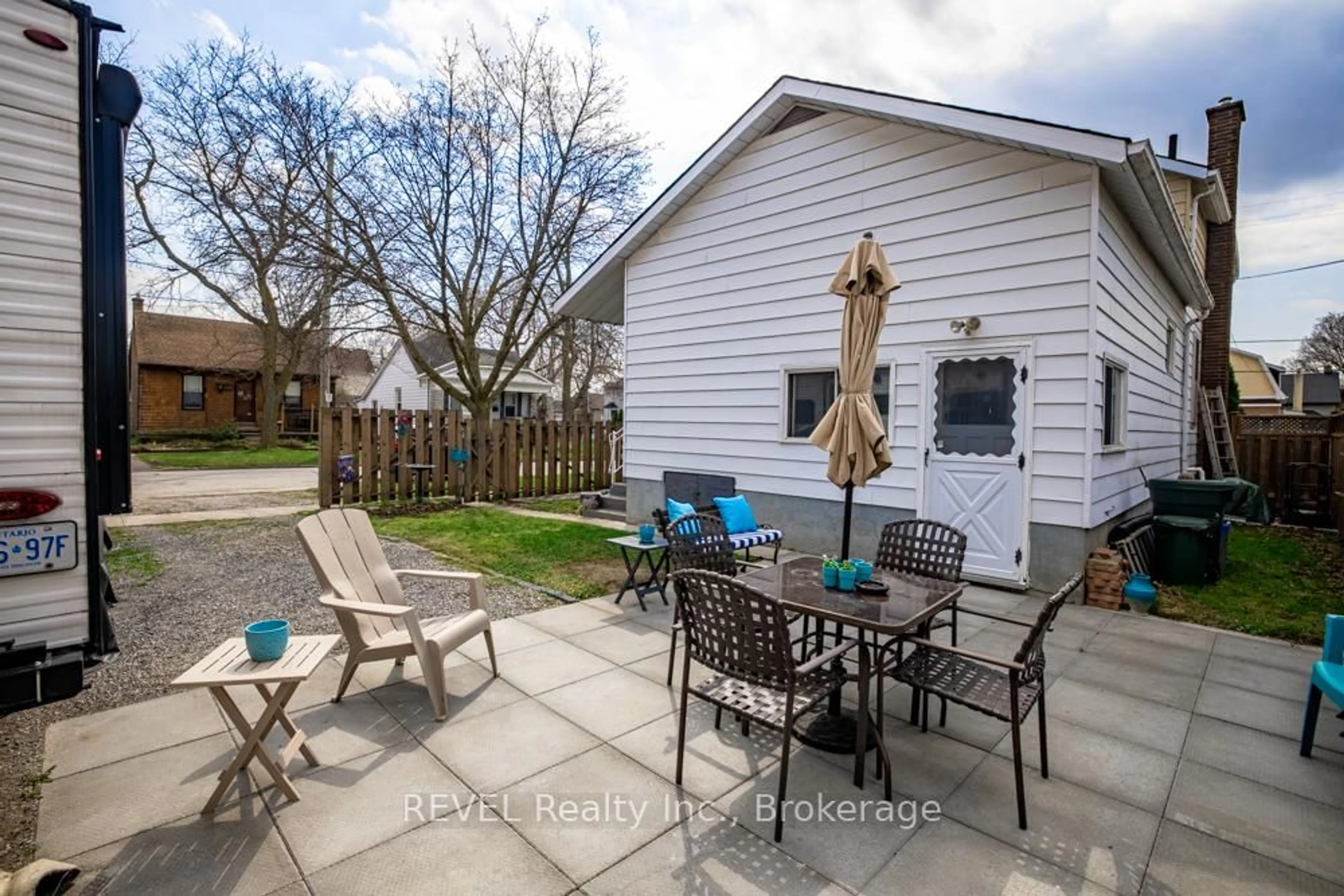 Patio, street for 10 Wiley St, St. Catharines Ontario L2R 4E5