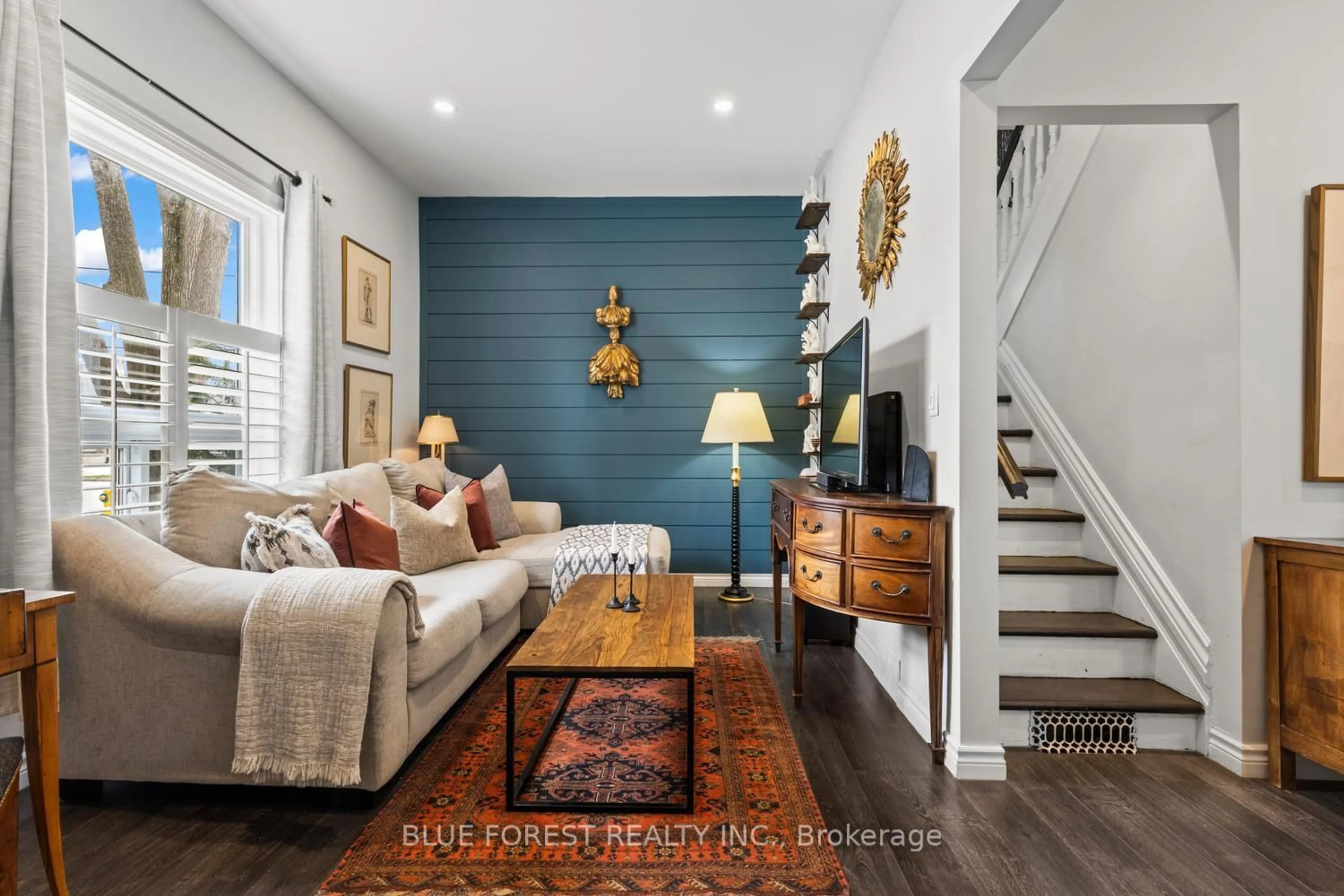 Living room with furniture, wood/laminate floor for 3 Marmora St, London East Ontario N5Z 1Z4