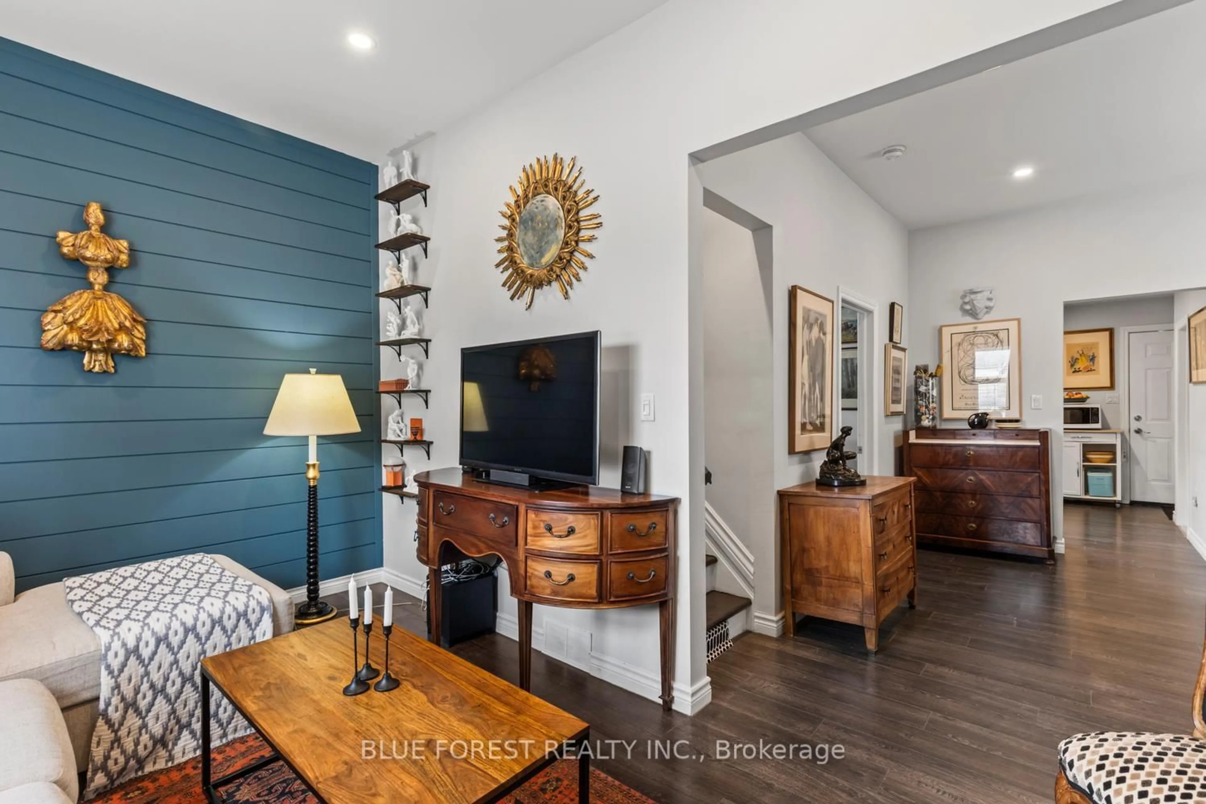 Living room with furniture, wood/laminate floor for 3 Marmora St, London East Ontario N5Z 1Z4