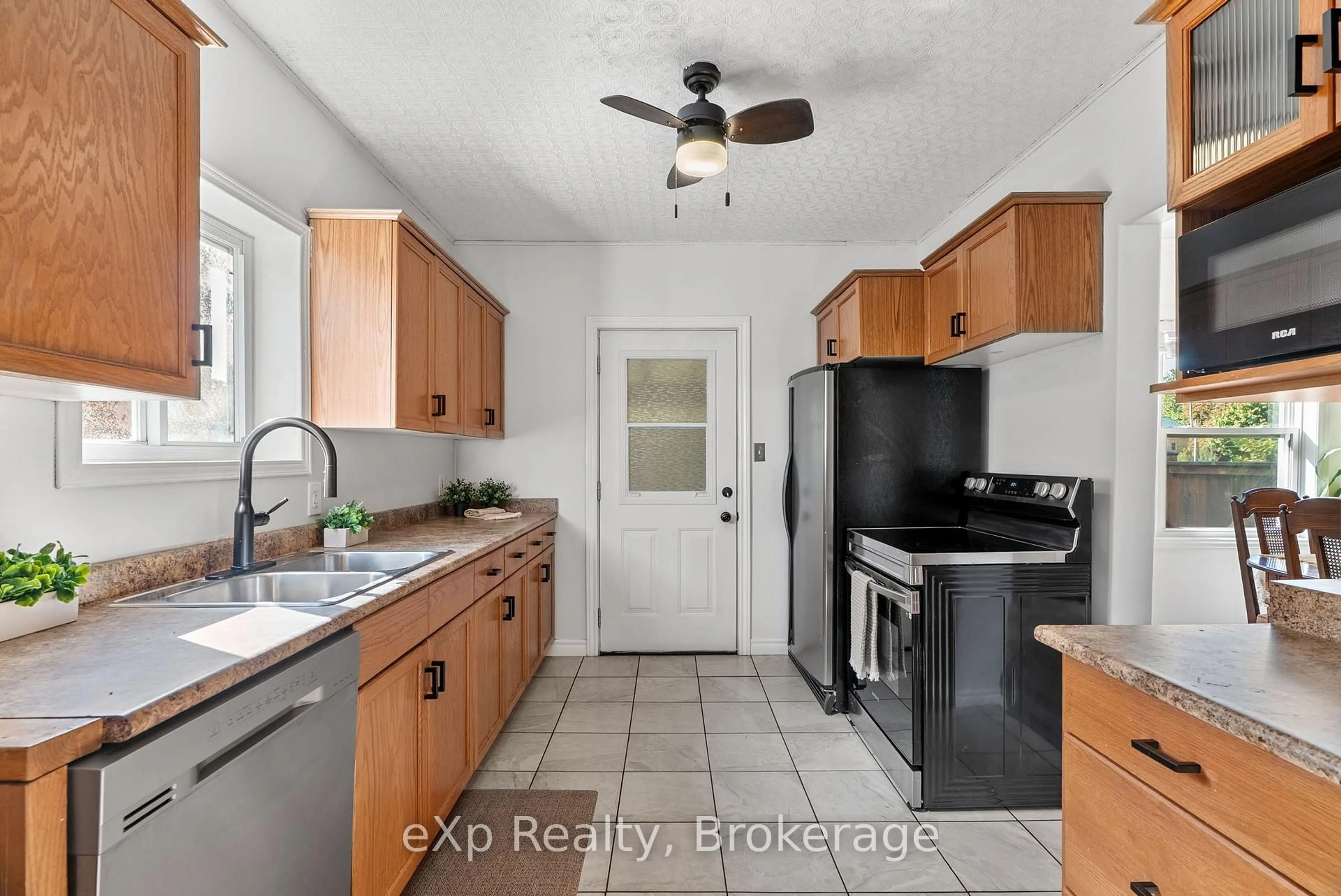 Standard kitchen, ceramic/tile floor for 63 Guelph St, Stratford Ontario N5A 3W7