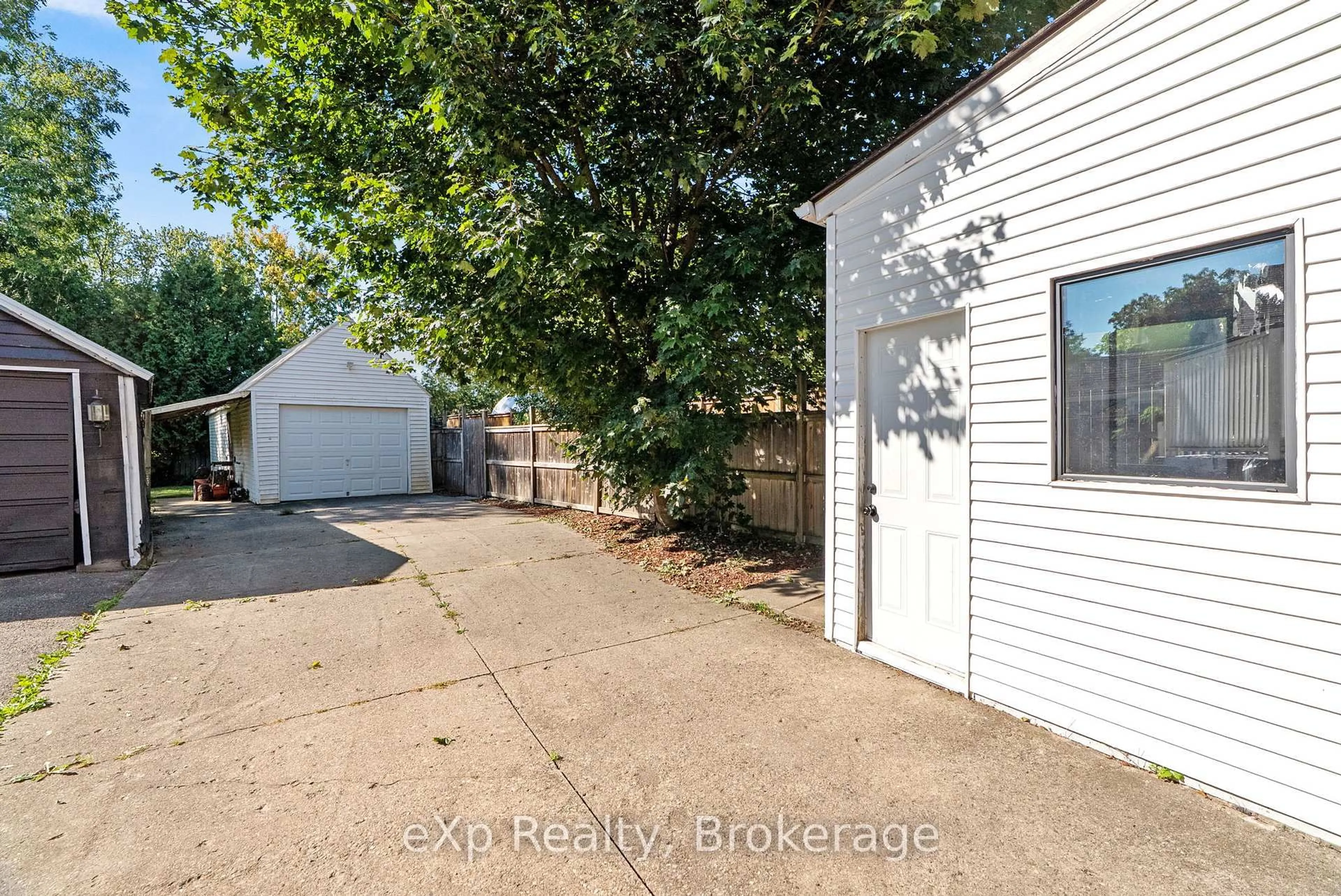 Unknown for 63 Guelph St, Stratford Ontario N5A 3W7