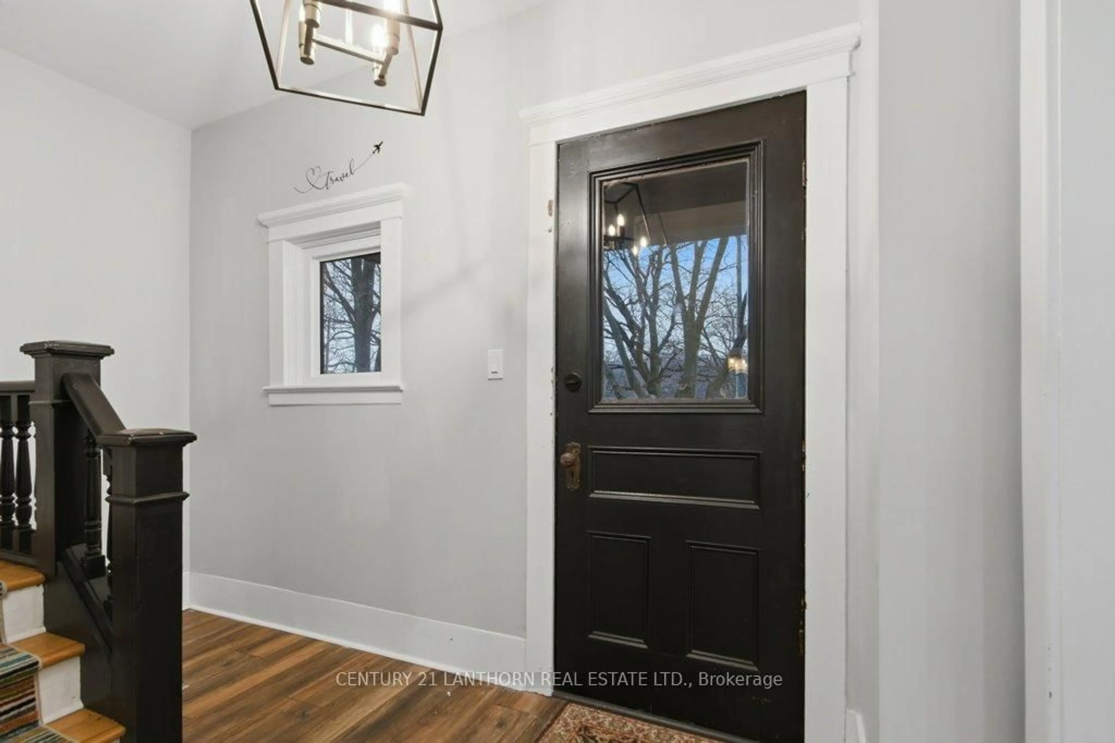 Indoor entryway for 320 Grand Rd, Trent Hills Ontario K0L 1L0