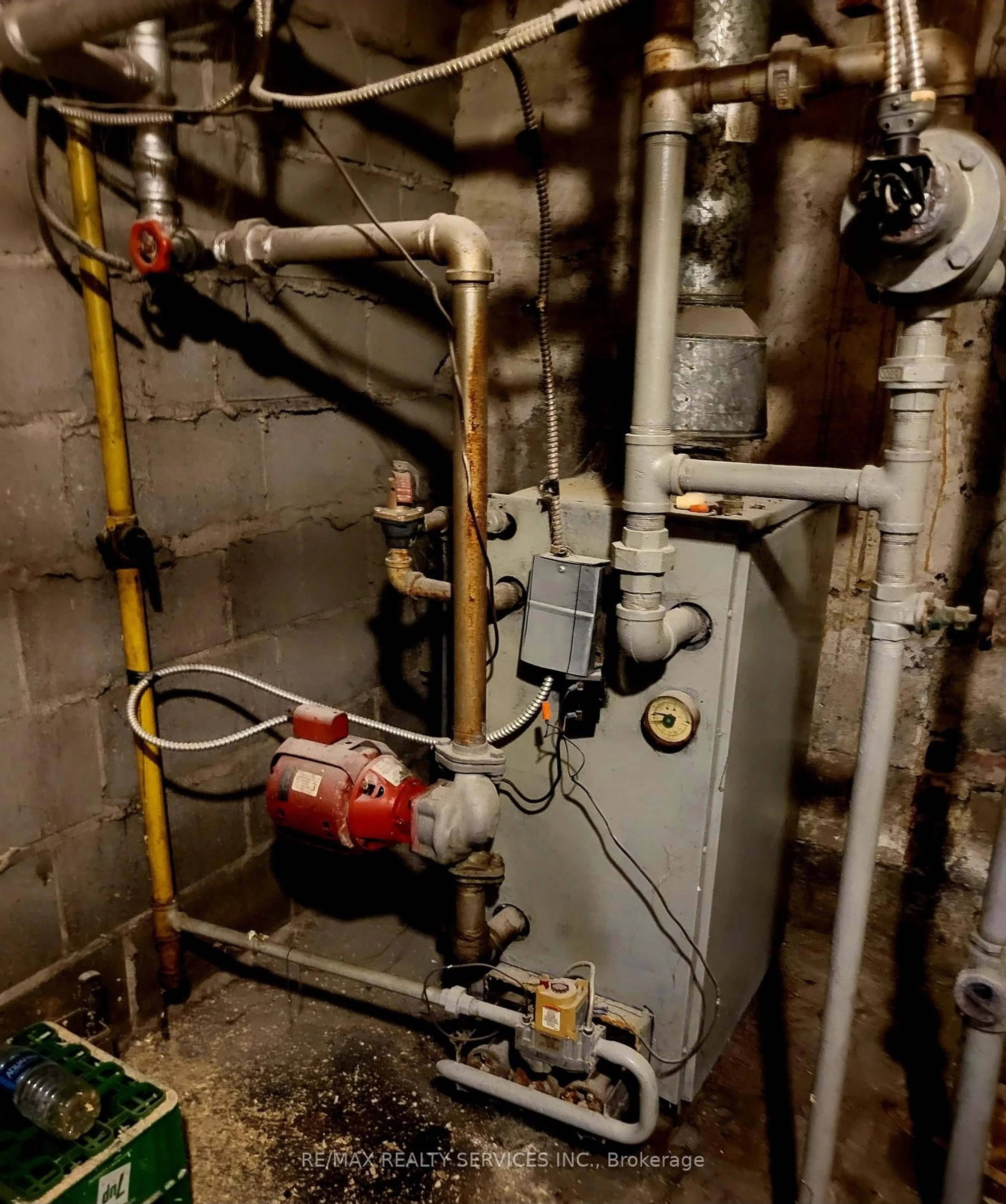 A pic of a room for 197 Sherman Ave, Hamilton Ontario L8L 6M8