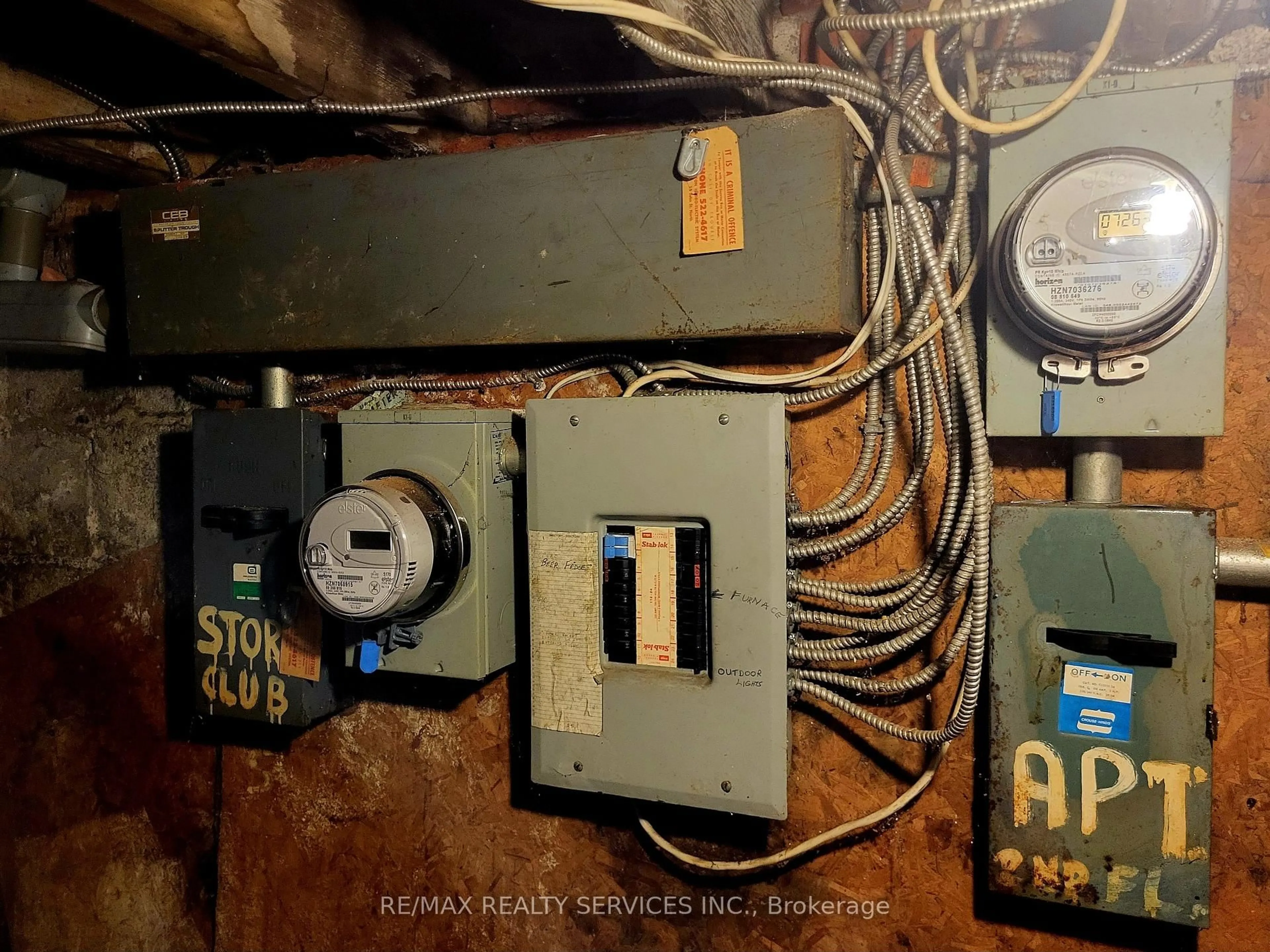 A pic of a room for 197 Sherman Ave, Hamilton Ontario L8L 6M8