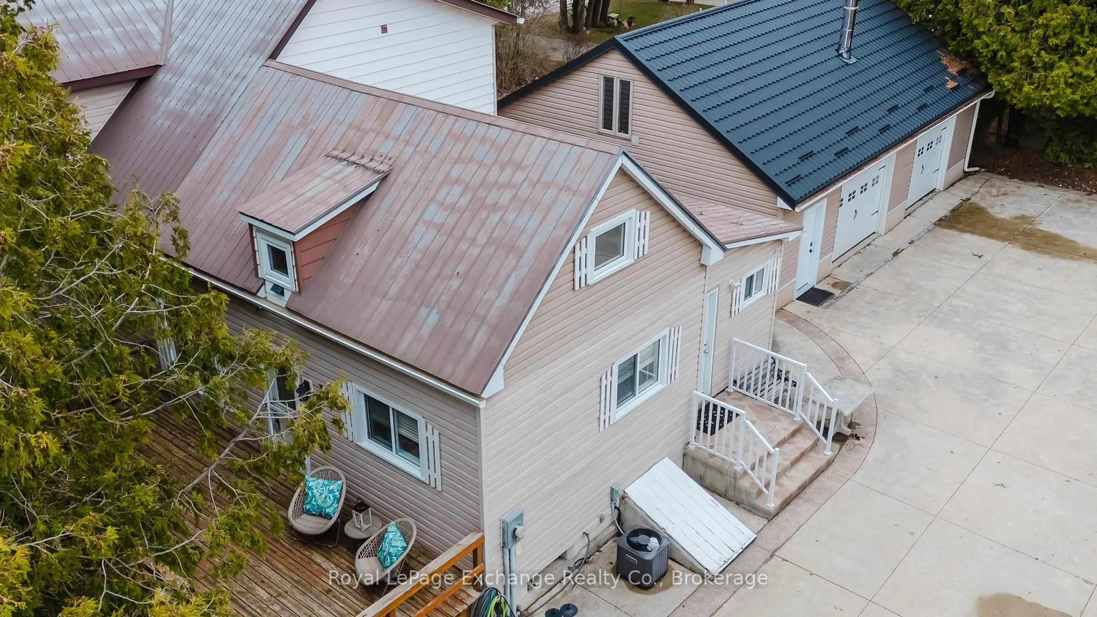 A pic from outside/outdoor area/front of a property/back of a property/a pic from drone, street for 356 Morpeth St, Saugeen Shores Ontario N0H 2L0