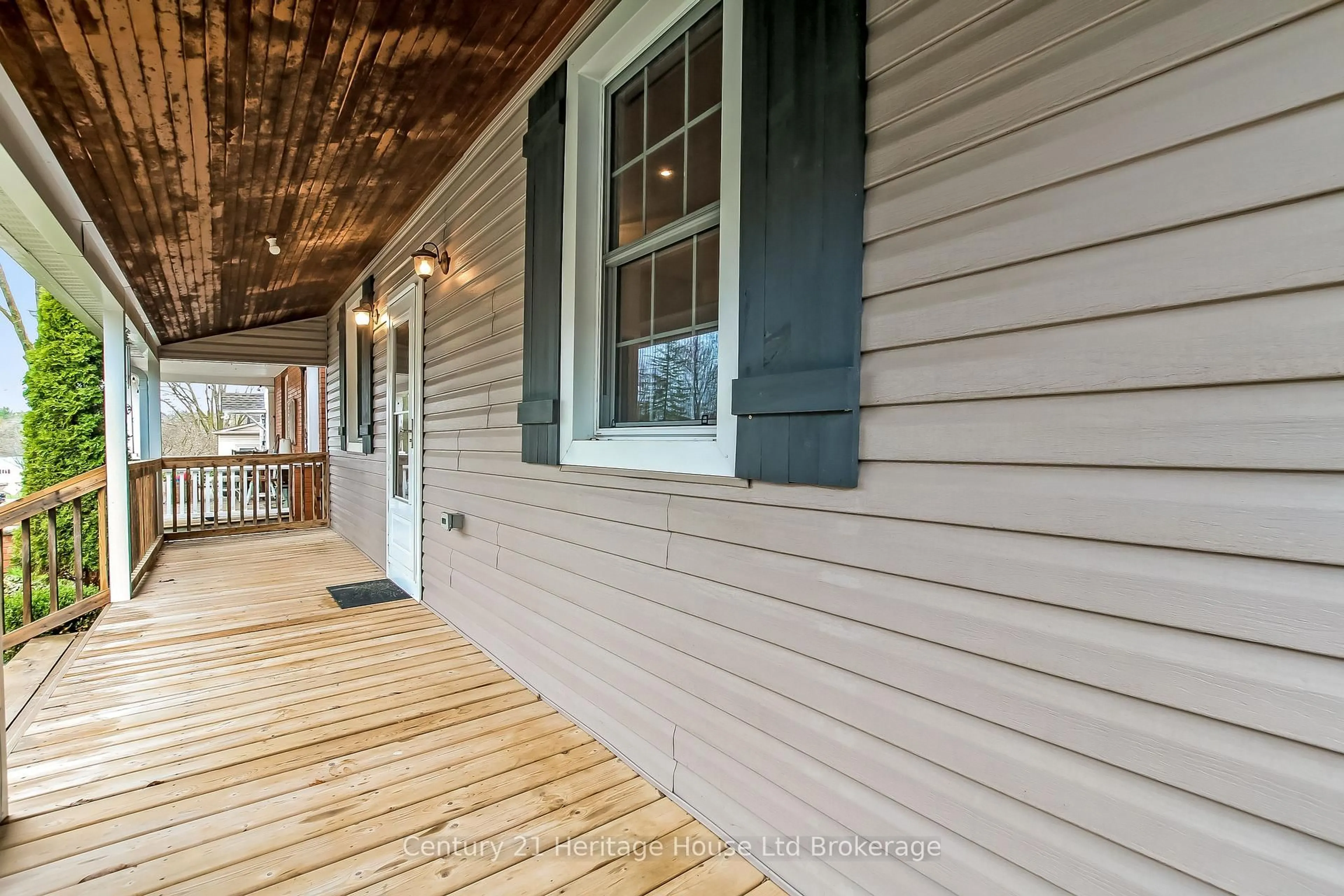 Unknown for 137 Wonham St, Ingersoll Ontario N5C 2Y9