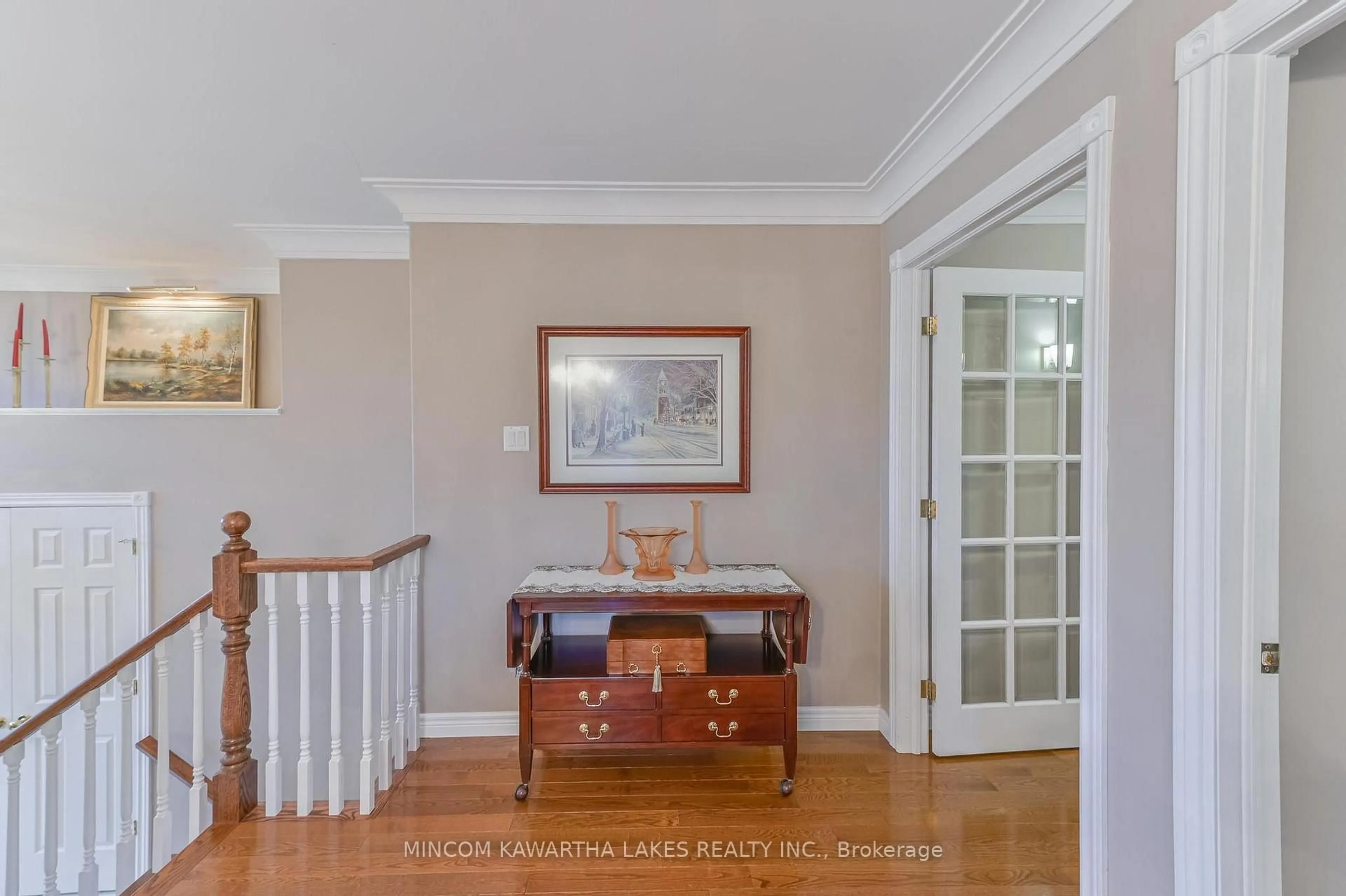 Indoor entryway for 218 Lorne Crt, Selwyn Ontario K9L 0A1
