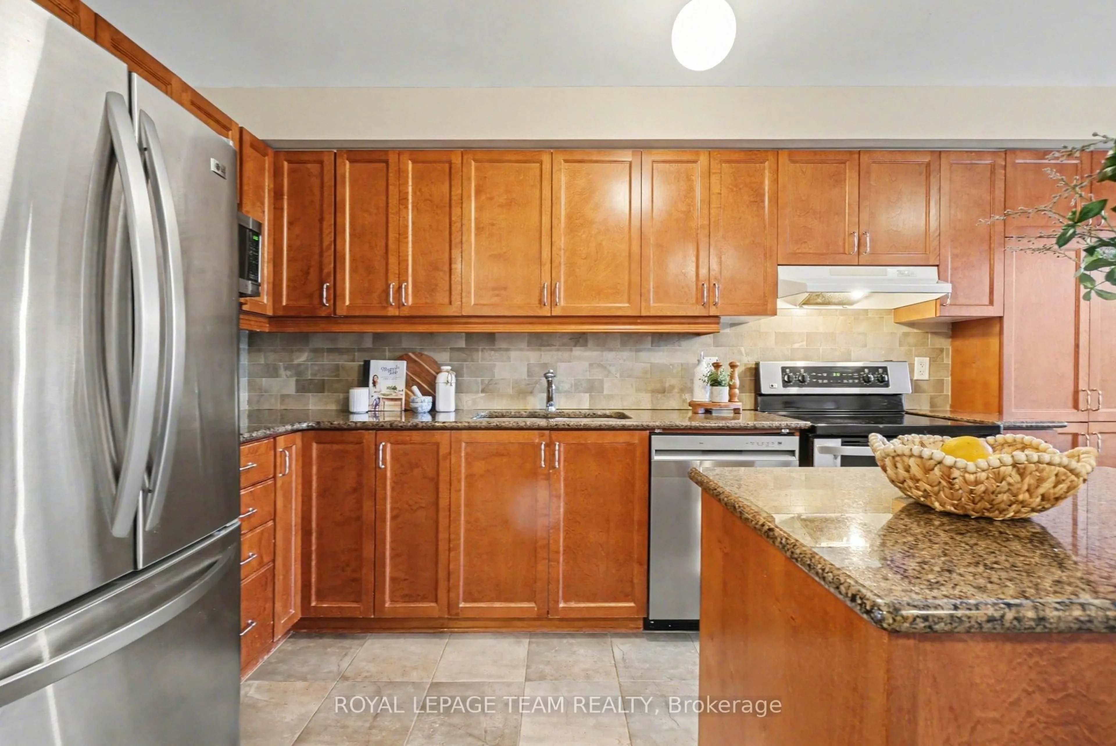 Standard kitchen, ceramic/tile floor for 175 Scout St, Ottawa Ontario K2C 4E2