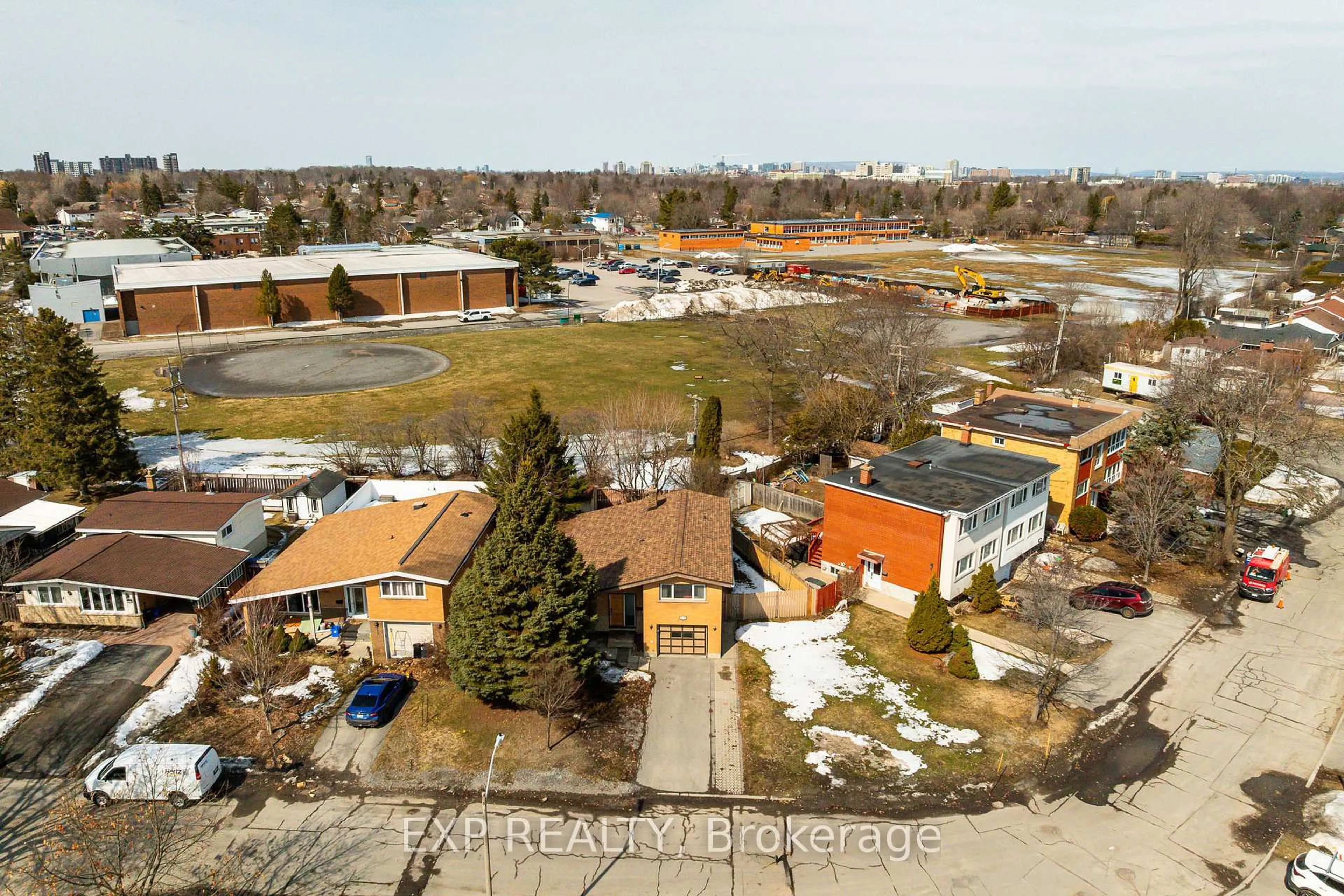 A pic from outside/outdoor area/front of a property/back of a property/a pic from drone, street for 2196 Plesser St, Ottawa Ontario K1G 2X3