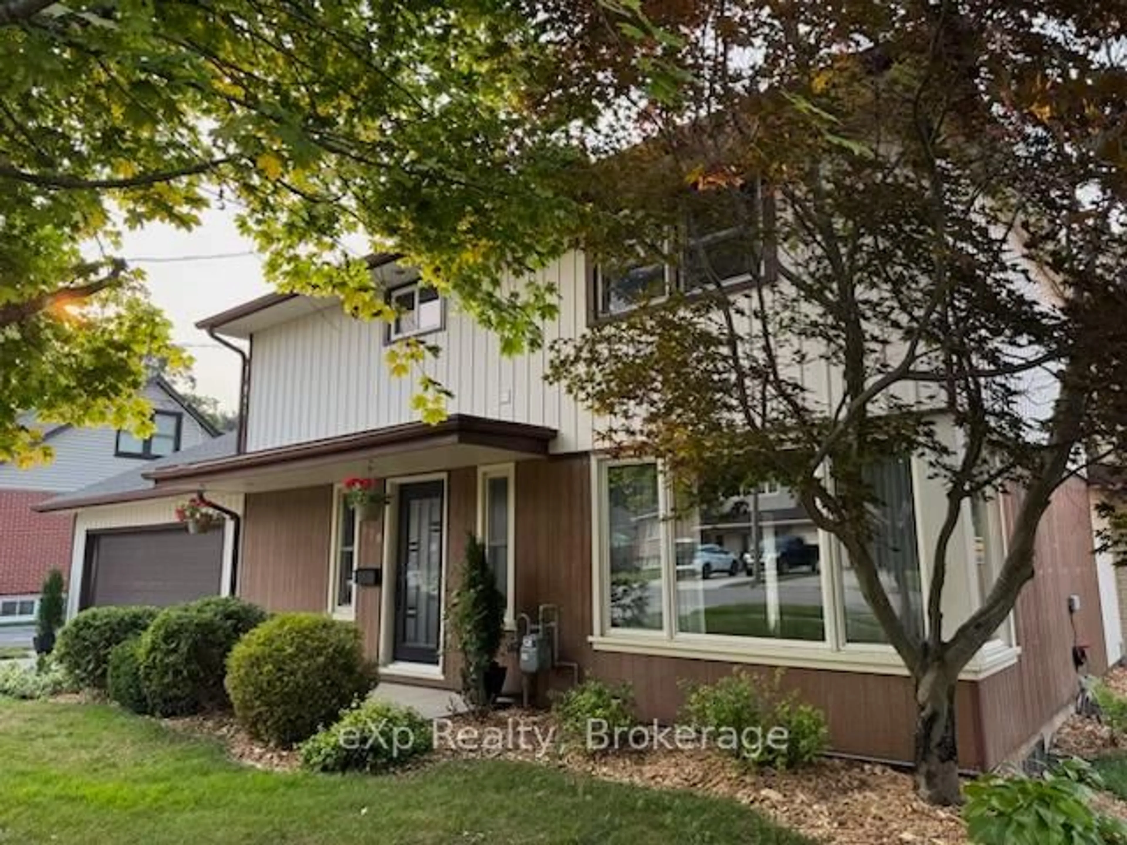 Home with vinyl exterior material, unknown for 570 7th St, Owen Sound Ontario N4K 3L6