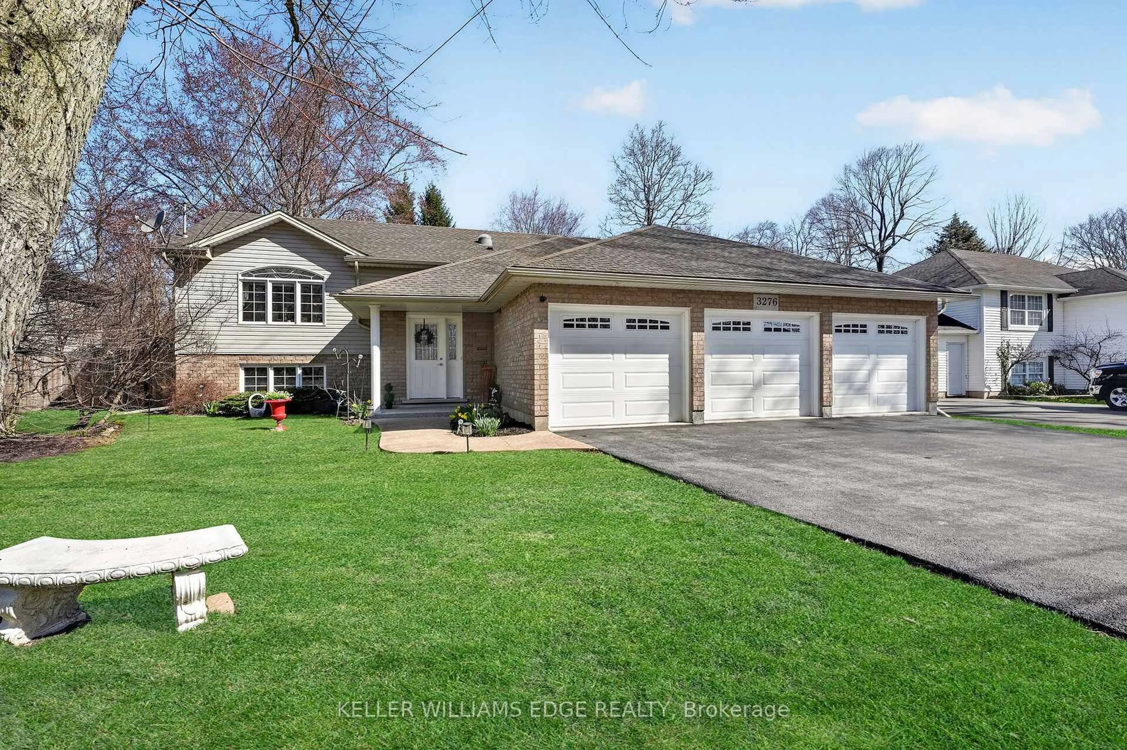 Home with vinyl exterior material, street for 3276 Jewell Ave, Fort Erie Ontario L0S 1N0