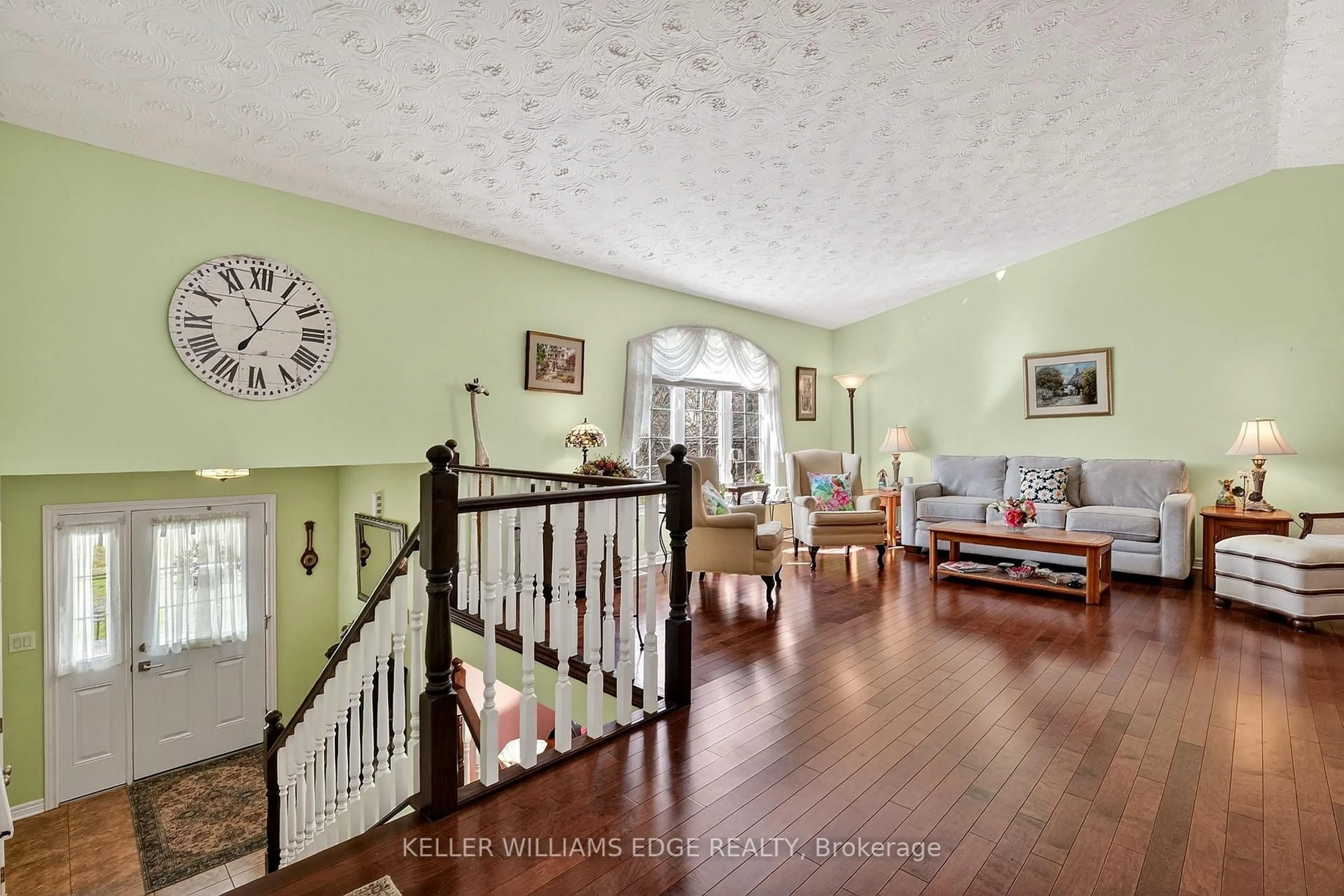 Indoor foyer for 3276 Jewell Ave, Fort Erie Ontario L0S 1N0