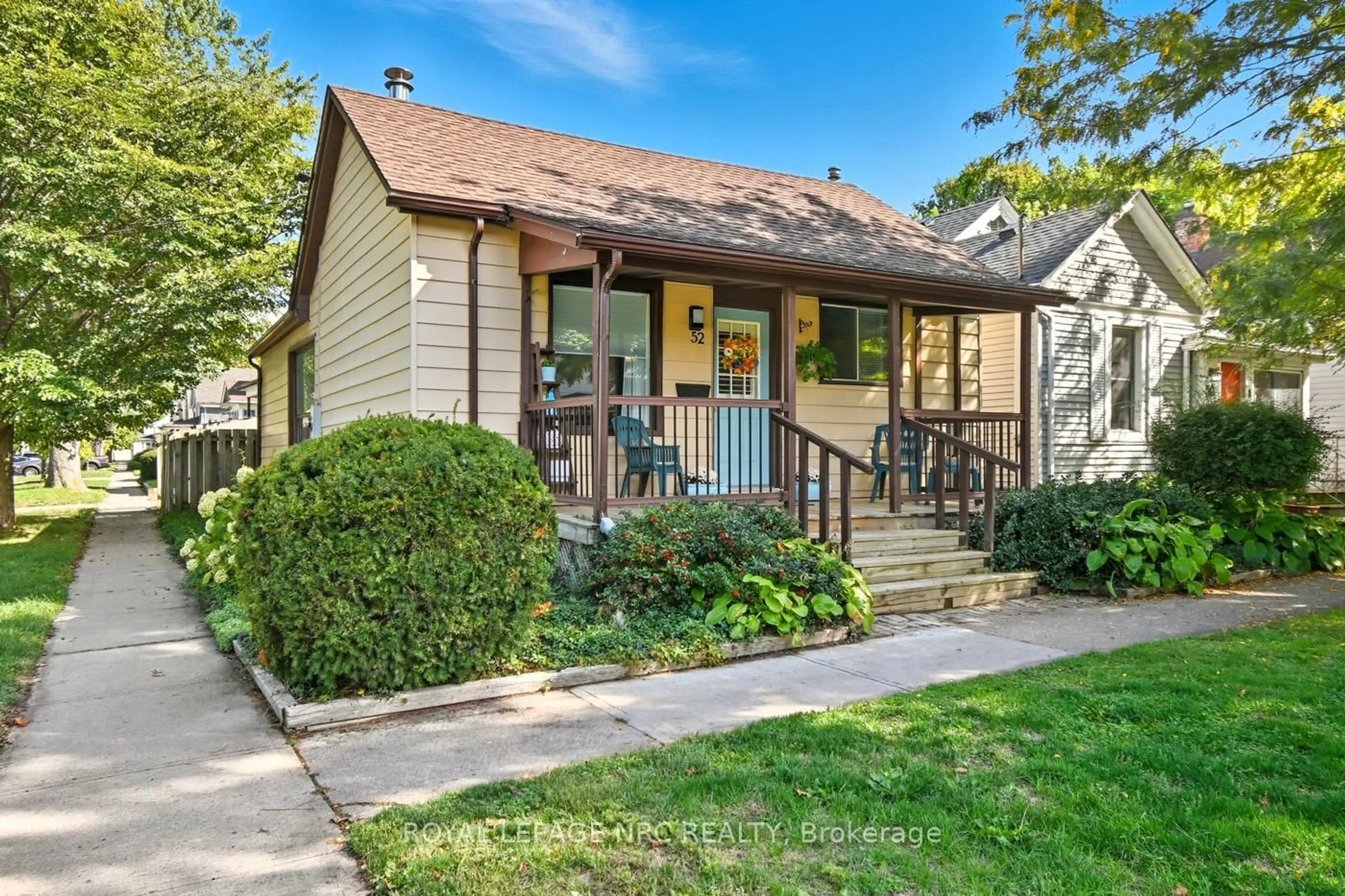 Home with vinyl exterior material, street for 52 Wiley St, St. Catharines Ontario L2R 4G2