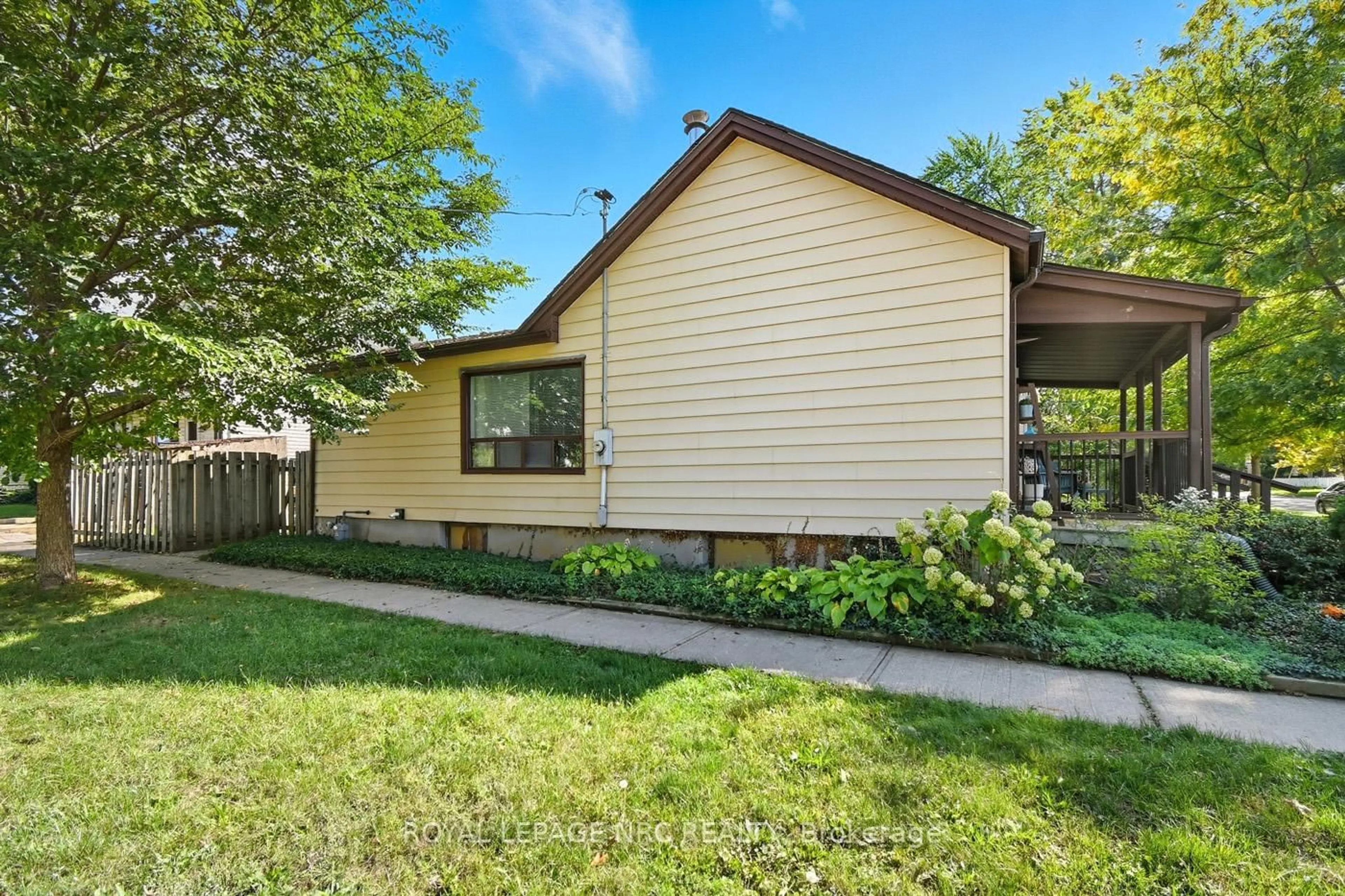 Home with vinyl exterior material, street for 52 Wiley St, St. Catharines Ontario L2R 4G2