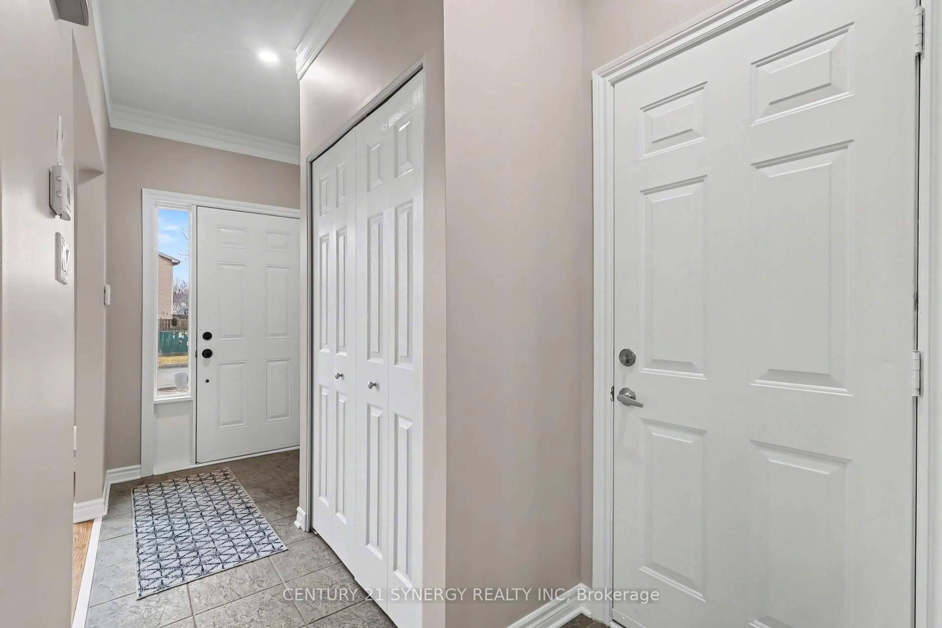 Indoor entryway for 894 GOSNELL Terr, Ottawa Ontario K4A 5C2