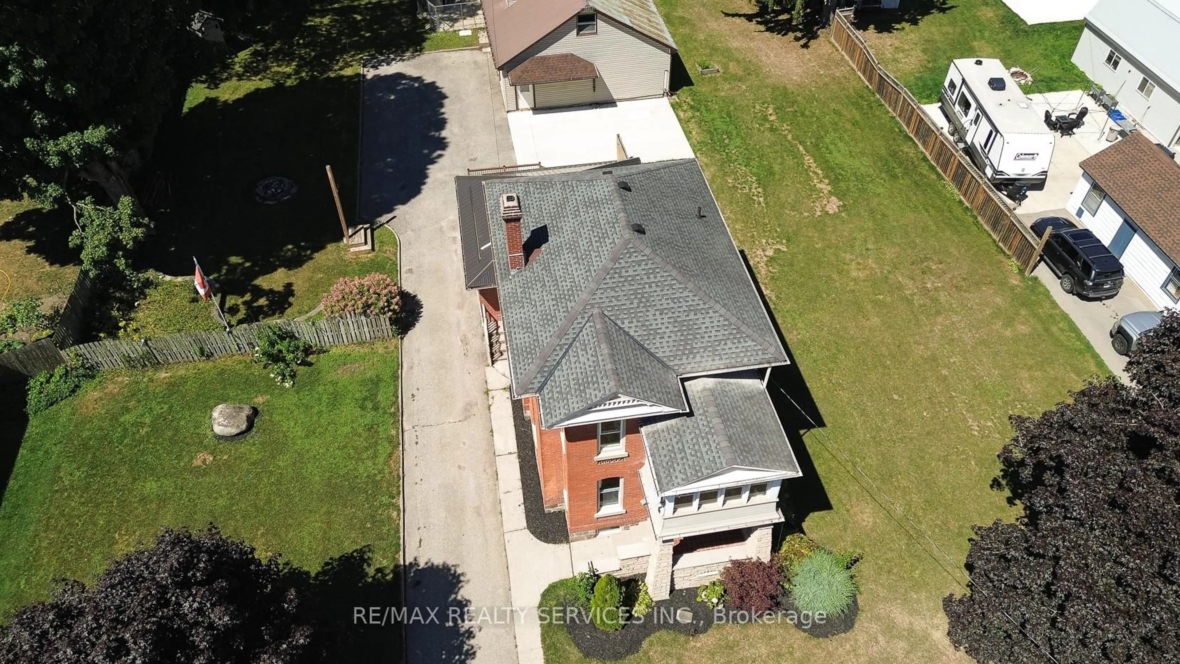 A pic from outside/outdoor area/front of a property/back of a property/a pic from drone, unknown for 152 Blandford St, East Zorra-Tavistock Ontario N0J 1M0