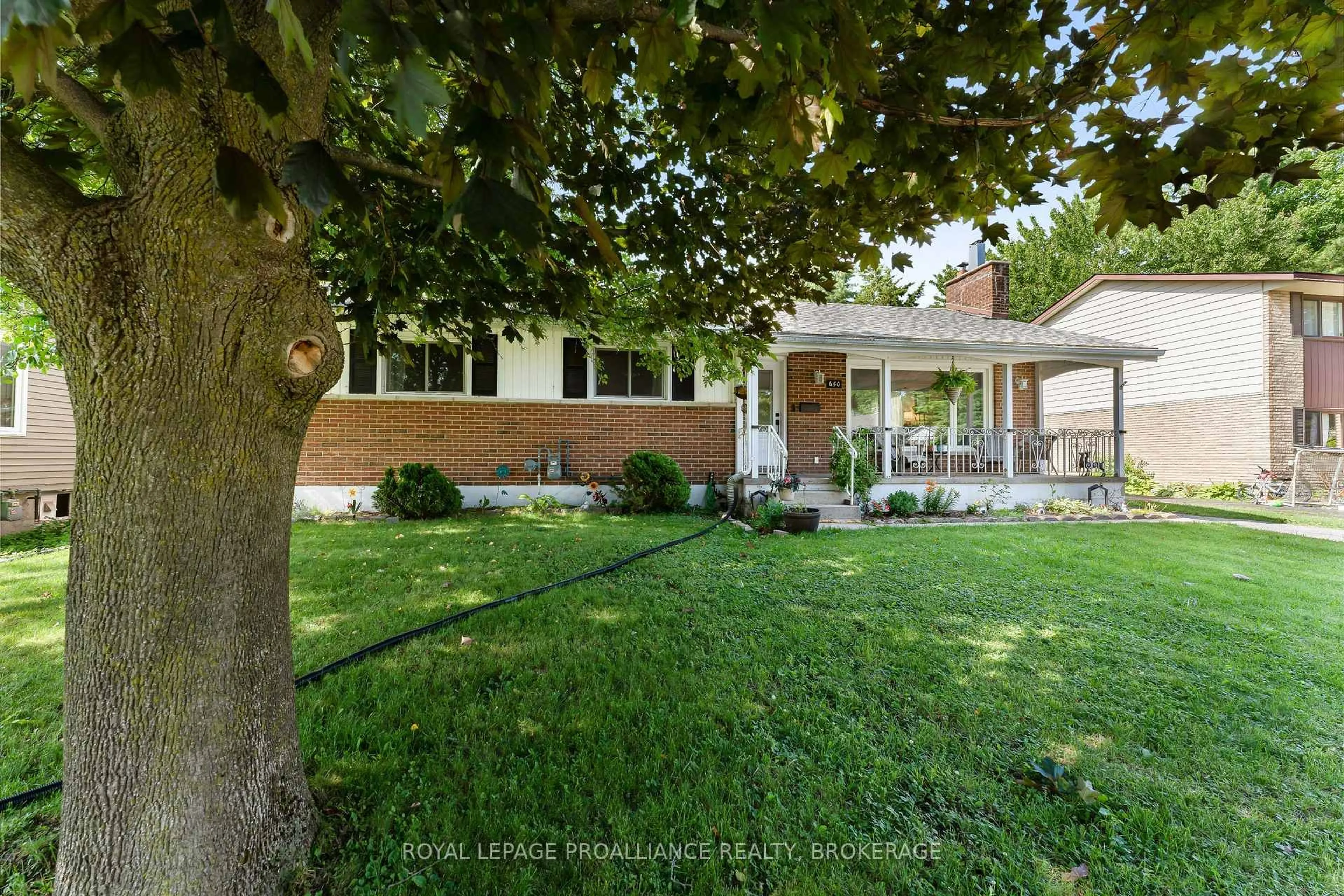 A pic from outside/outdoor area/front of a property/back of a property/a pic from drone, street for 650 Steel St, Gananoque Ontario K7G 2E5