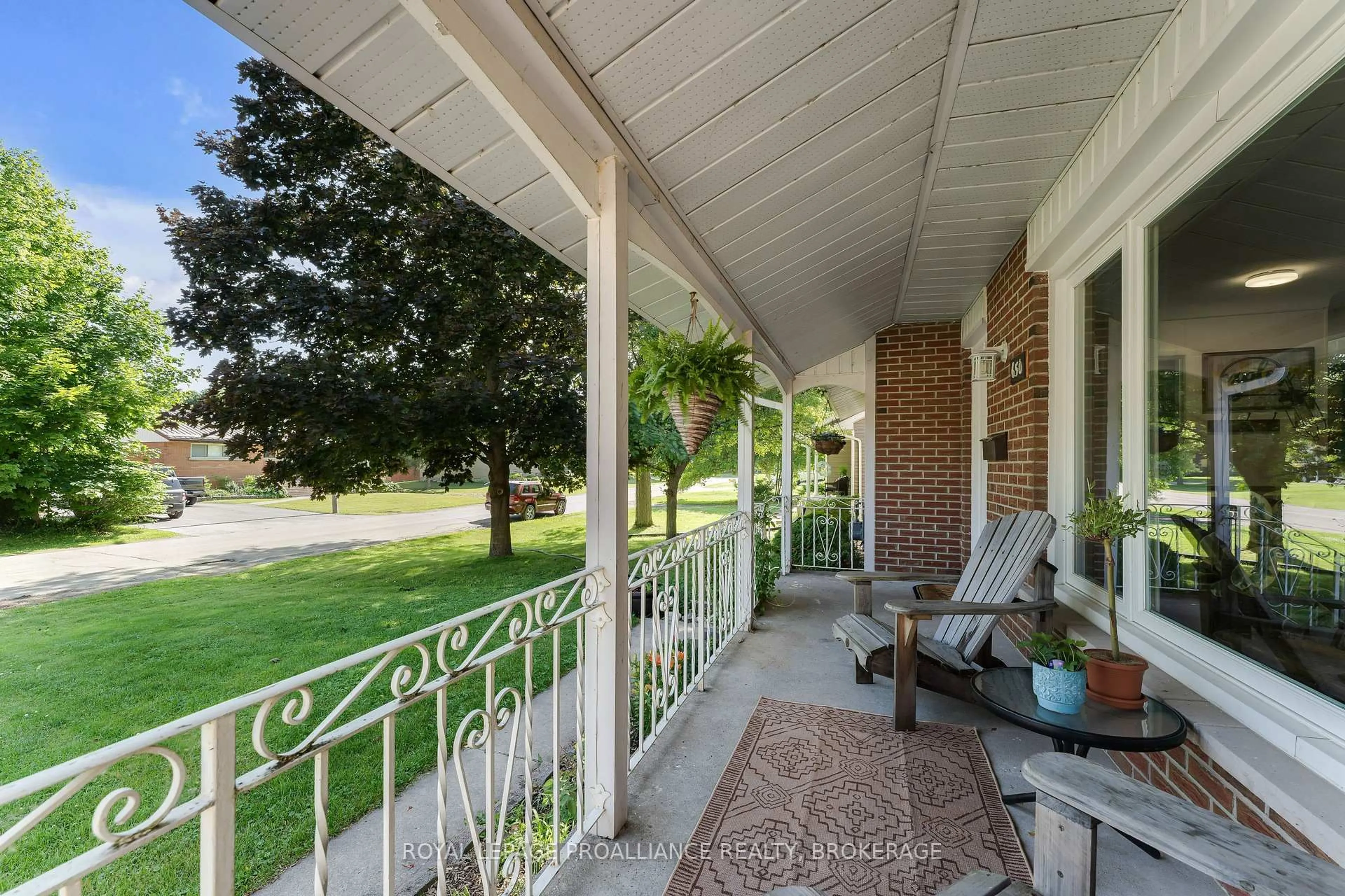 Patio, street for 650 Steel St, Gananoque Ontario K7G 2E5