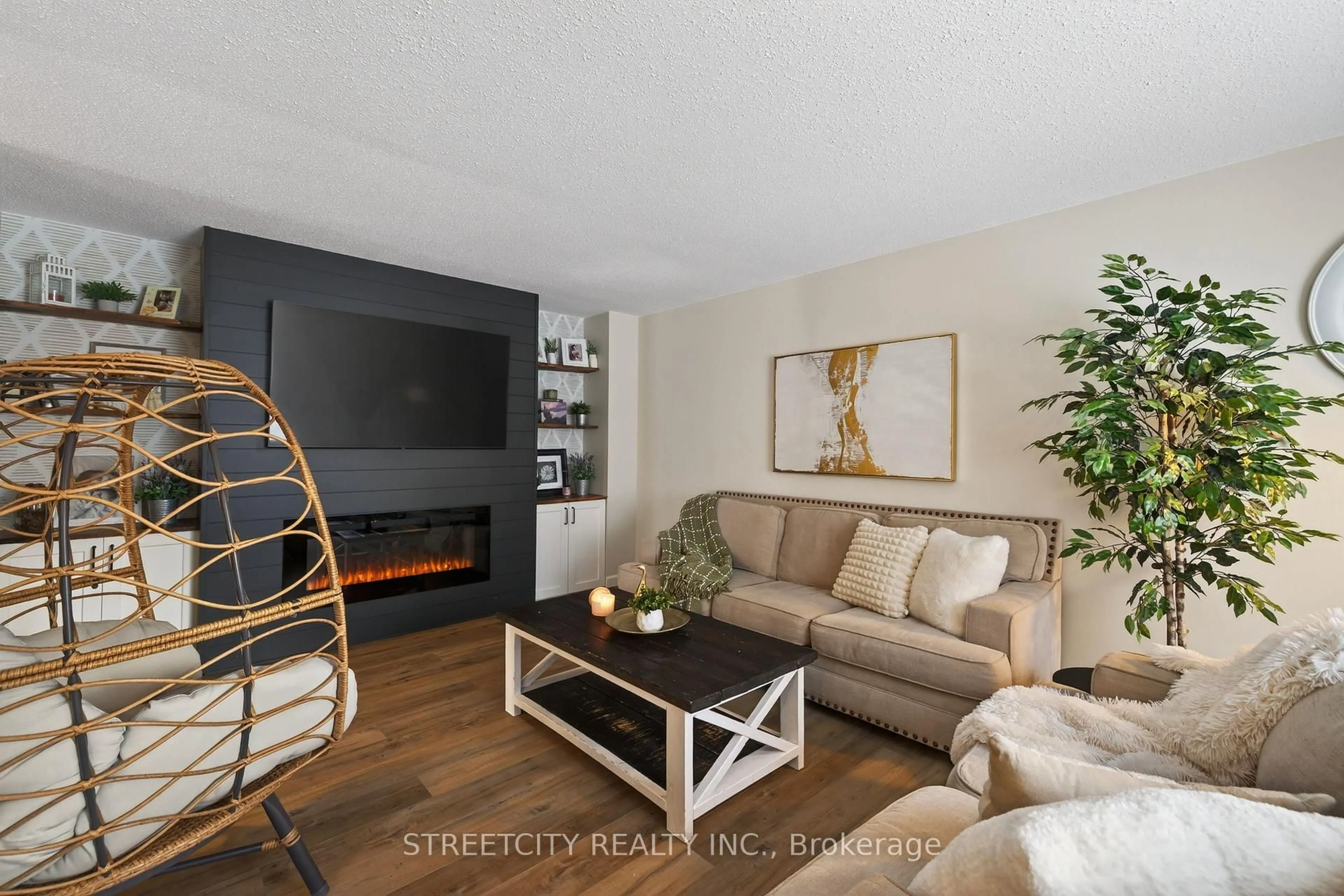 Living room with furniture, wood/laminate floor for 282 HOMESTEAD Cres, London North Ontario N6G 2E5