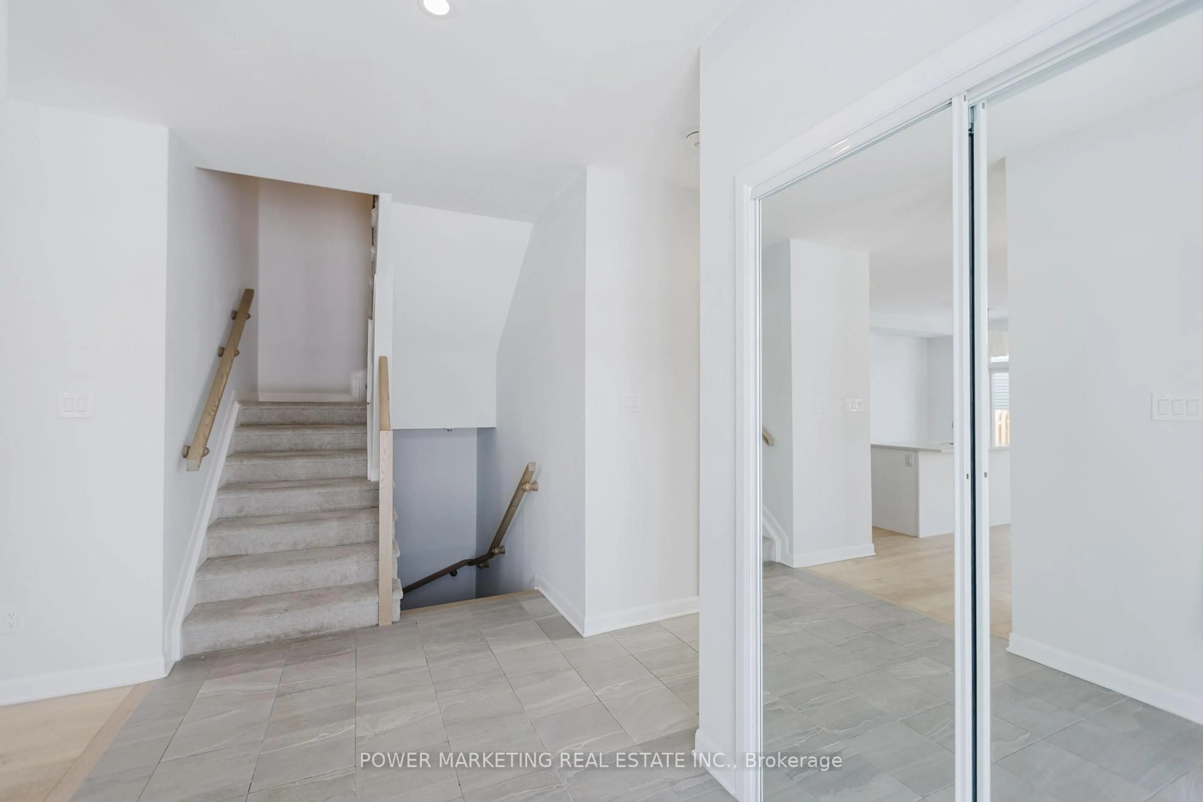 Indoor foyer for 339 BLOSSOM PASS Terr, Ottawa Ontario K4A 5P2