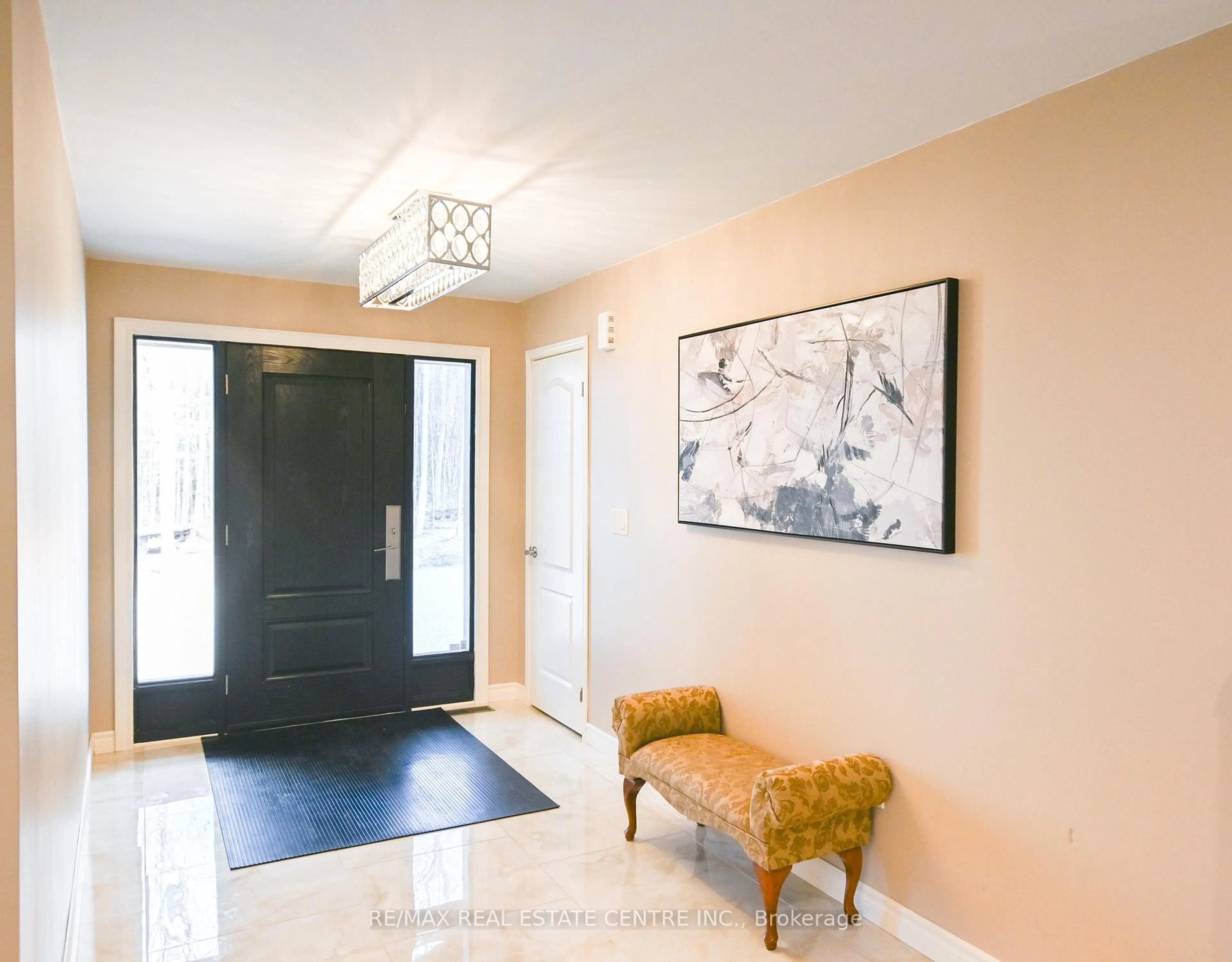 Indoor entryway for 1765 10th line west, Trent Hills Ontario K0L 1L0