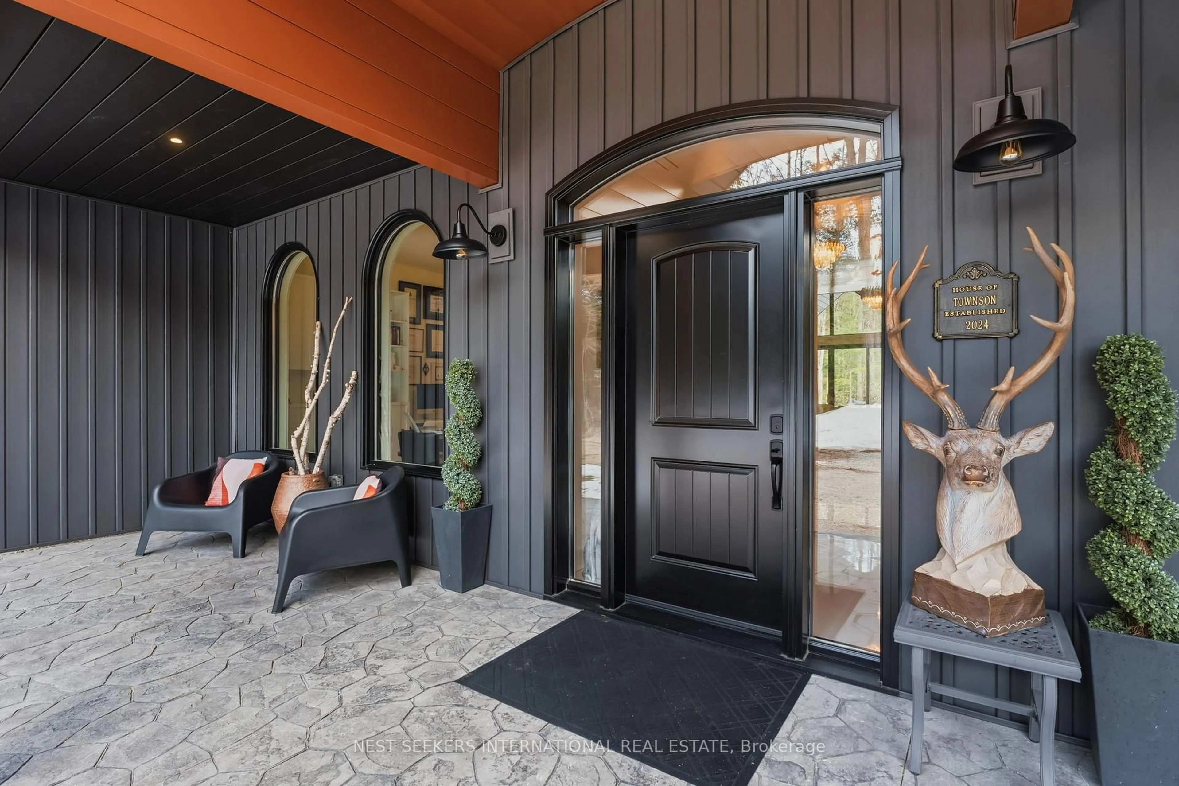 Indoor entryway for 1017 Davis Dr, Gravenhurst Ontario P0E 1N0