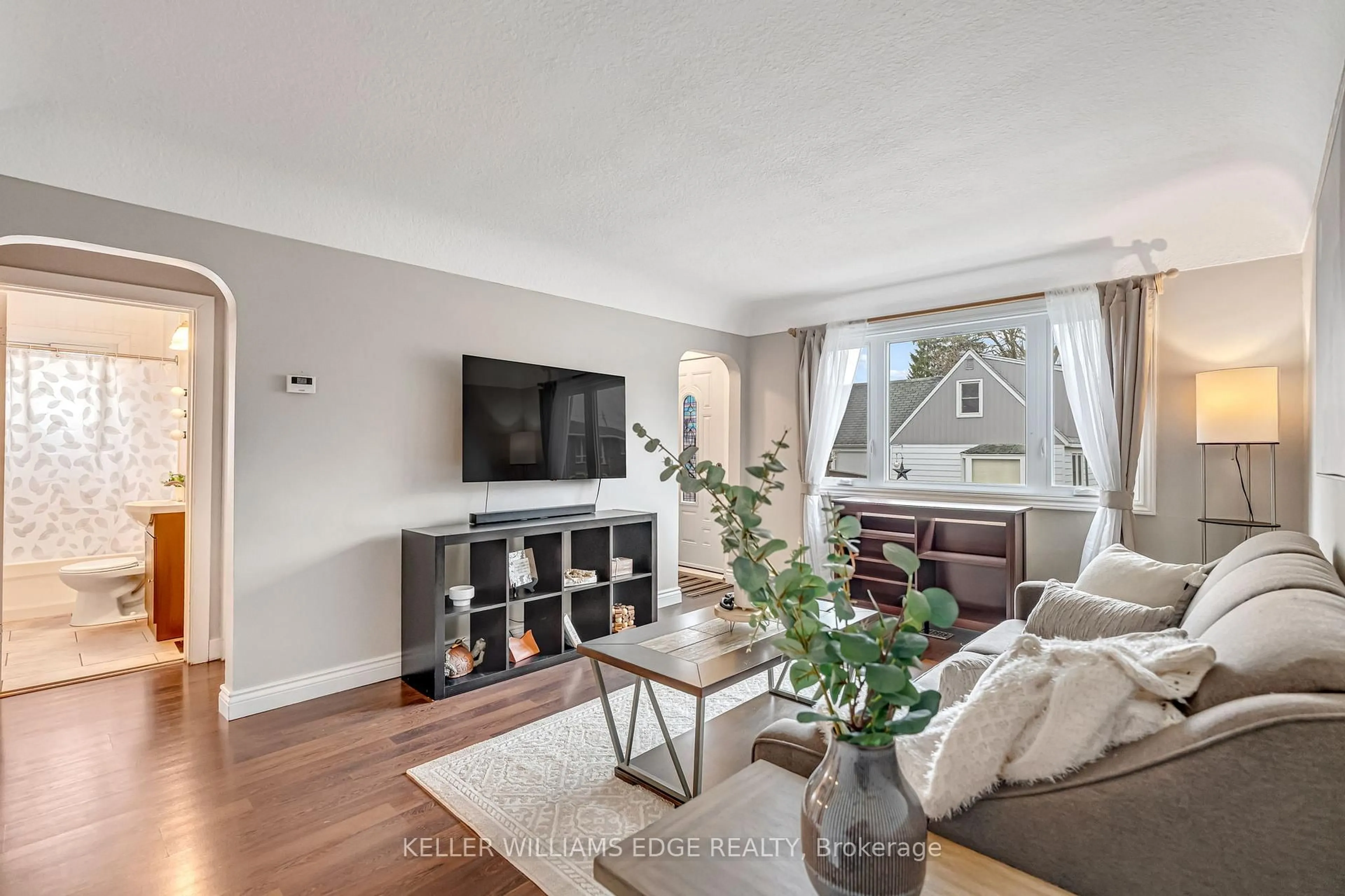 Living room with furniture, unknown for 116 South St, West Lincoln Ontario L0R 2A0