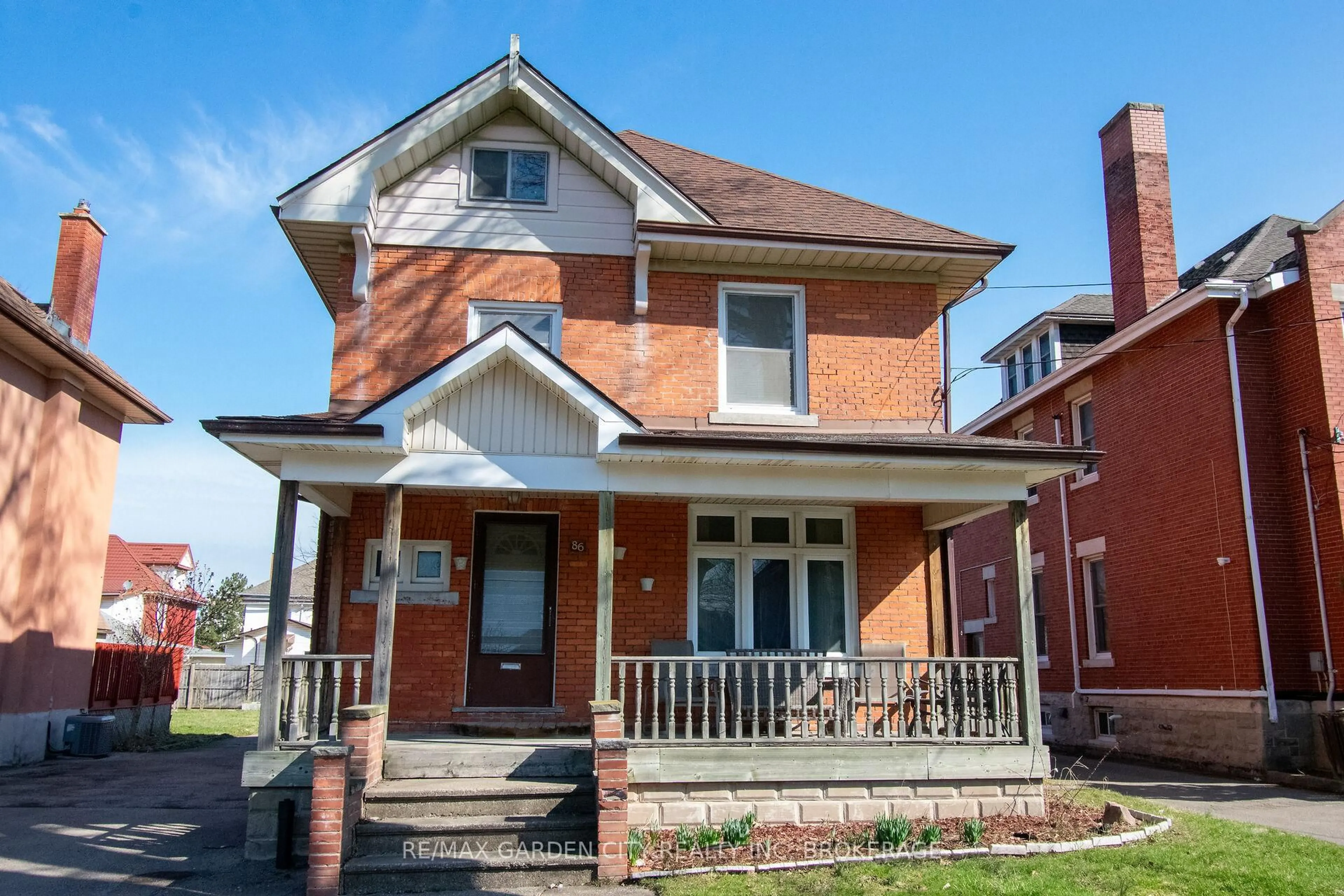 Home with brick exterior material, street for 86 GRIFFITH St, Welland Ontario L3B 4G4