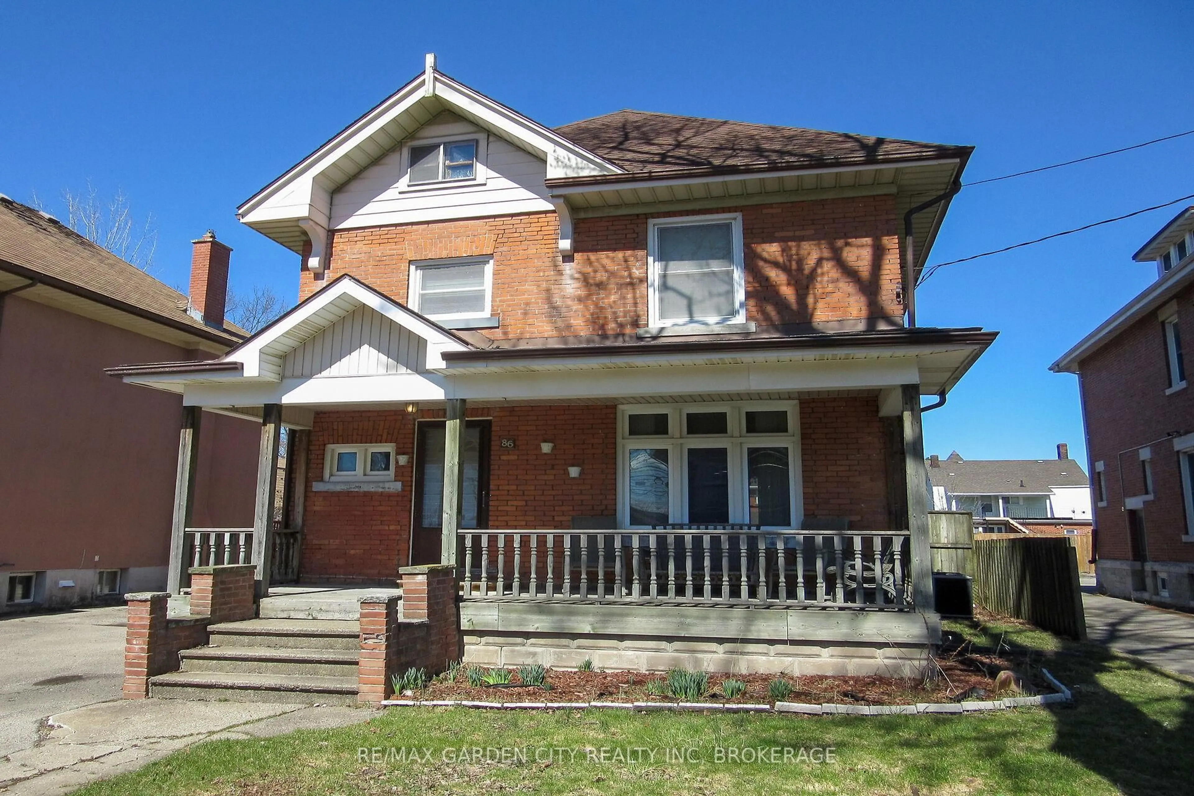 Home with brick exterior material, street for 86 GRIFFITH St, Welland Ontario L3B 4G4